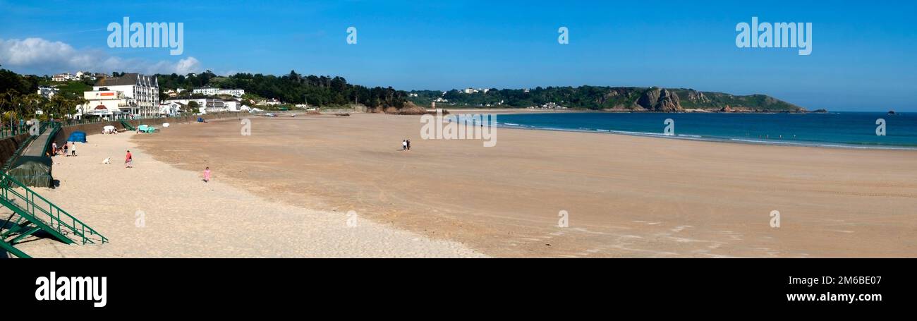 Une large plage de sable, Brelade's Bay, Jersey Banque D'Images