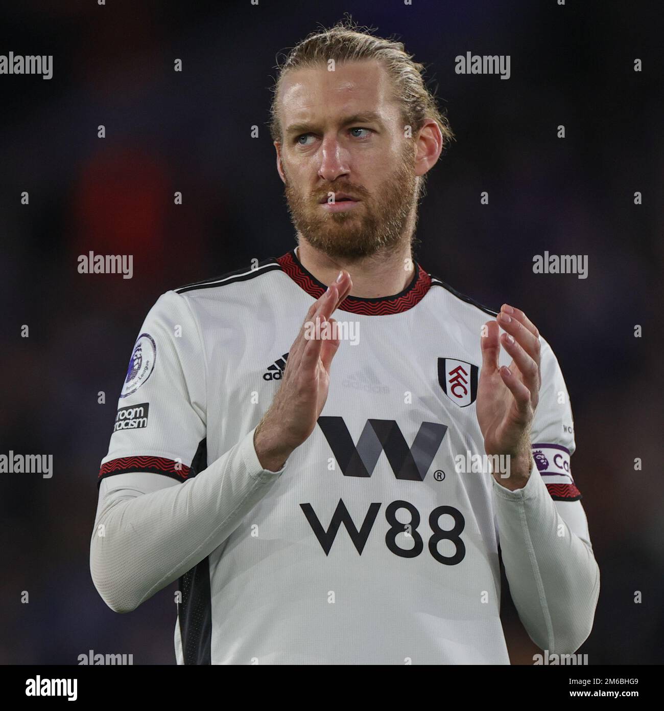 Leicester, Royaume-Uni. 03rd janvier 2023. Tim REAM #13 de Fulham applaudit les fans de voyage pendant le match de Premier League Leicester City vs Fulham au King Power Stadium, Leicester, Royaume-Uni, 3rd janvier 2023 (photo de Mark Cosgrove/News Images) à Leicester, Royaume-Uni le 1/3/2023. (Photo de Mark Cosgrove/News Images/Sipa USA) crédit: SIPA USA/Alay Live News Banque D'Images