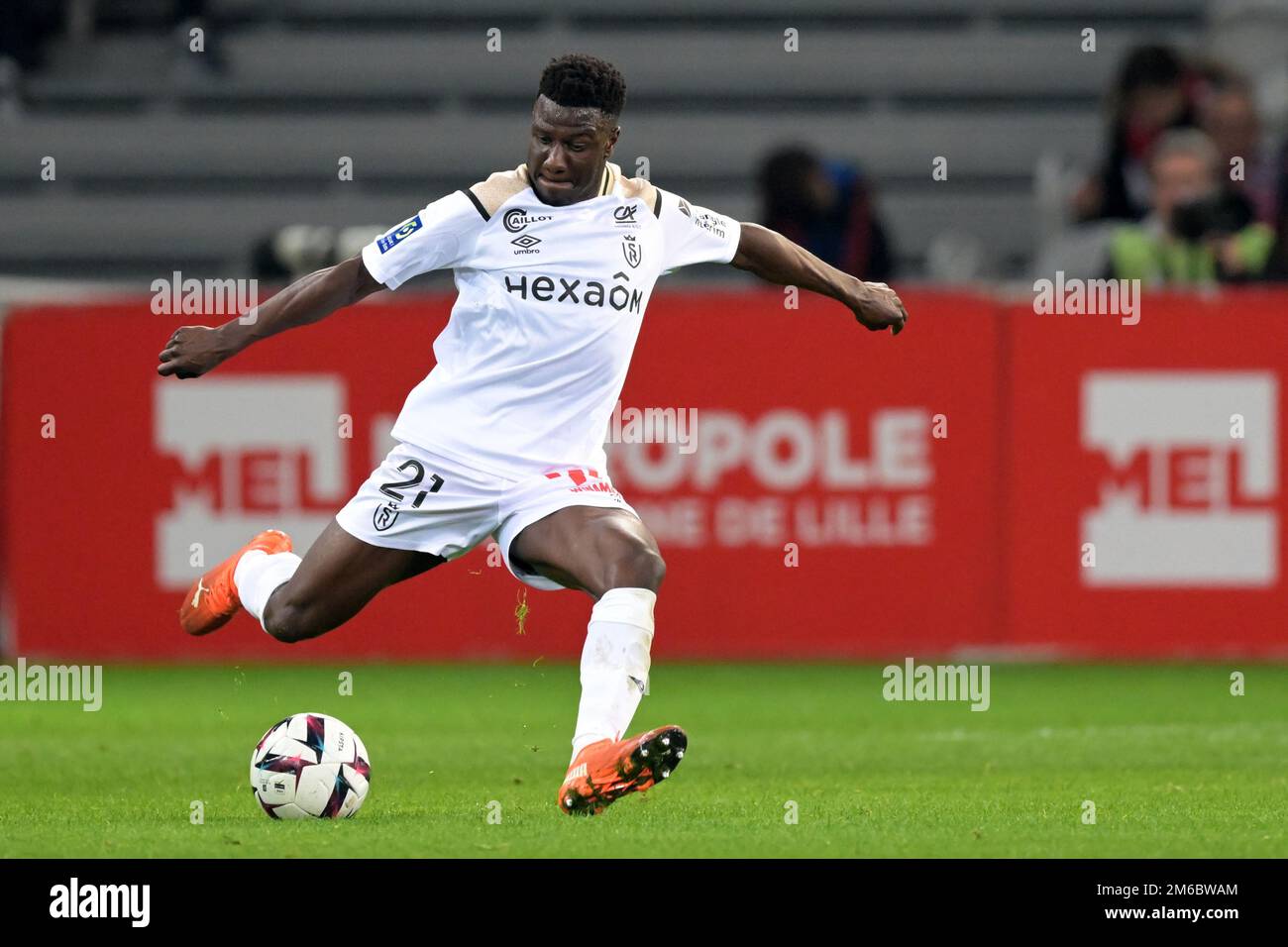 LILLE - Azor Matusiwa du Stade Reims pendant le match de la Ligue française 1 entre Lille OSC et Stade de Reims au stade Pierre-Mauroy sur 2 janvier 2022 à Lille, France. AP | hauteur néerlandaise | Gerrit van Cologne Banque D'Images