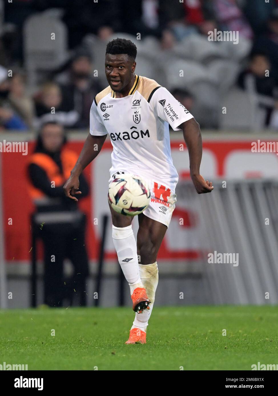 LILLE - Azor Matusiwa du Stade Reims pendant le match de la Ligue française 1 entre Lille OSC et Stade de Reims au stade Pierre-Mauroy sur 2 janvier 2022 à Lille, France. AP | hauteur néerlandaise | Gerrit van Cologne Banque D'Images