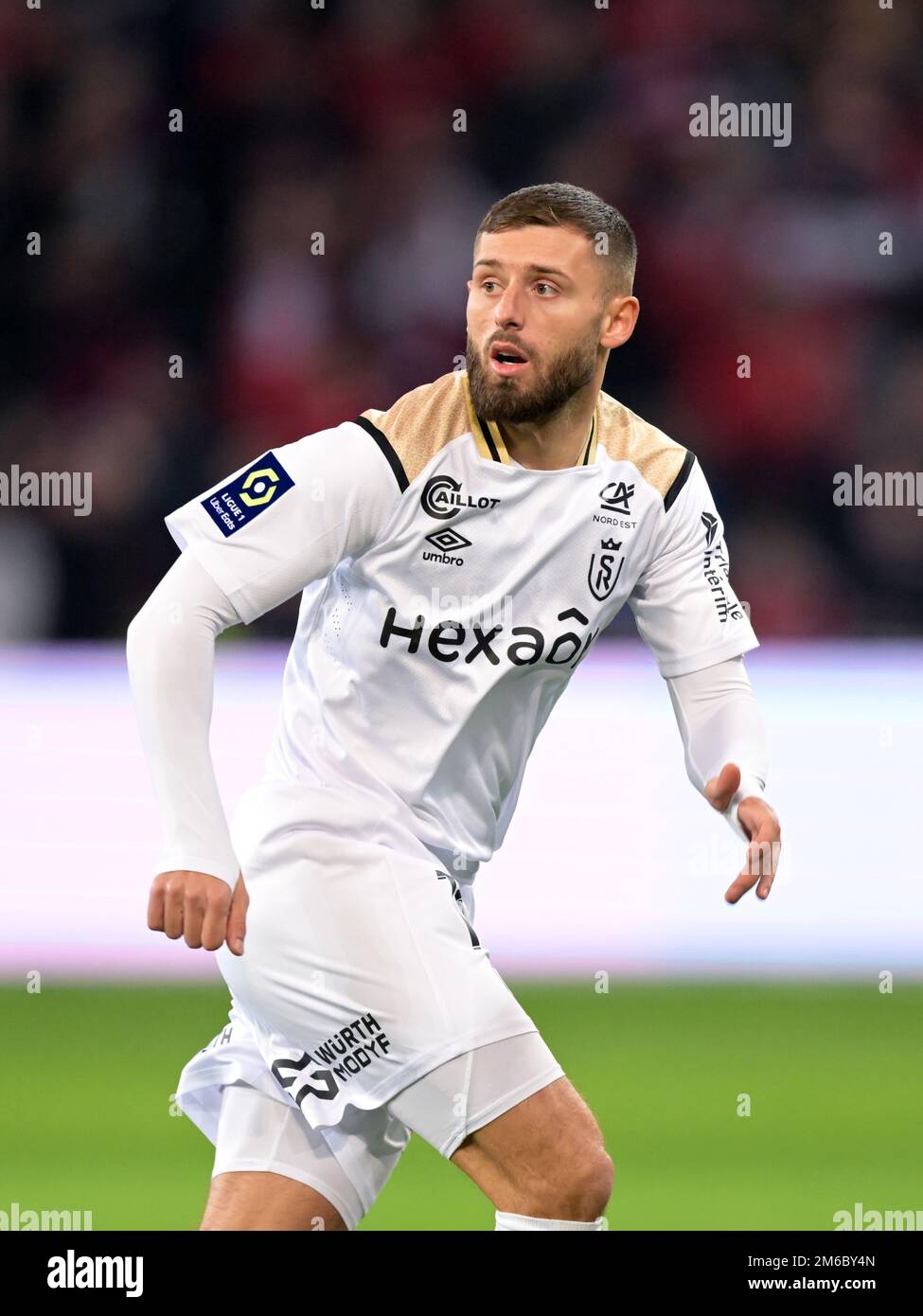 LILLE - Arber Zeneli du Stade Reims pendant le match de la Ligue française 1 entre Lille OSC et le Stade de Reims au stade Pierre-Mauroy sur 2 janvier 2022 à Lille, France. AP | hauteur néerlandaise | Gerrit van Cologne Banque D'Images