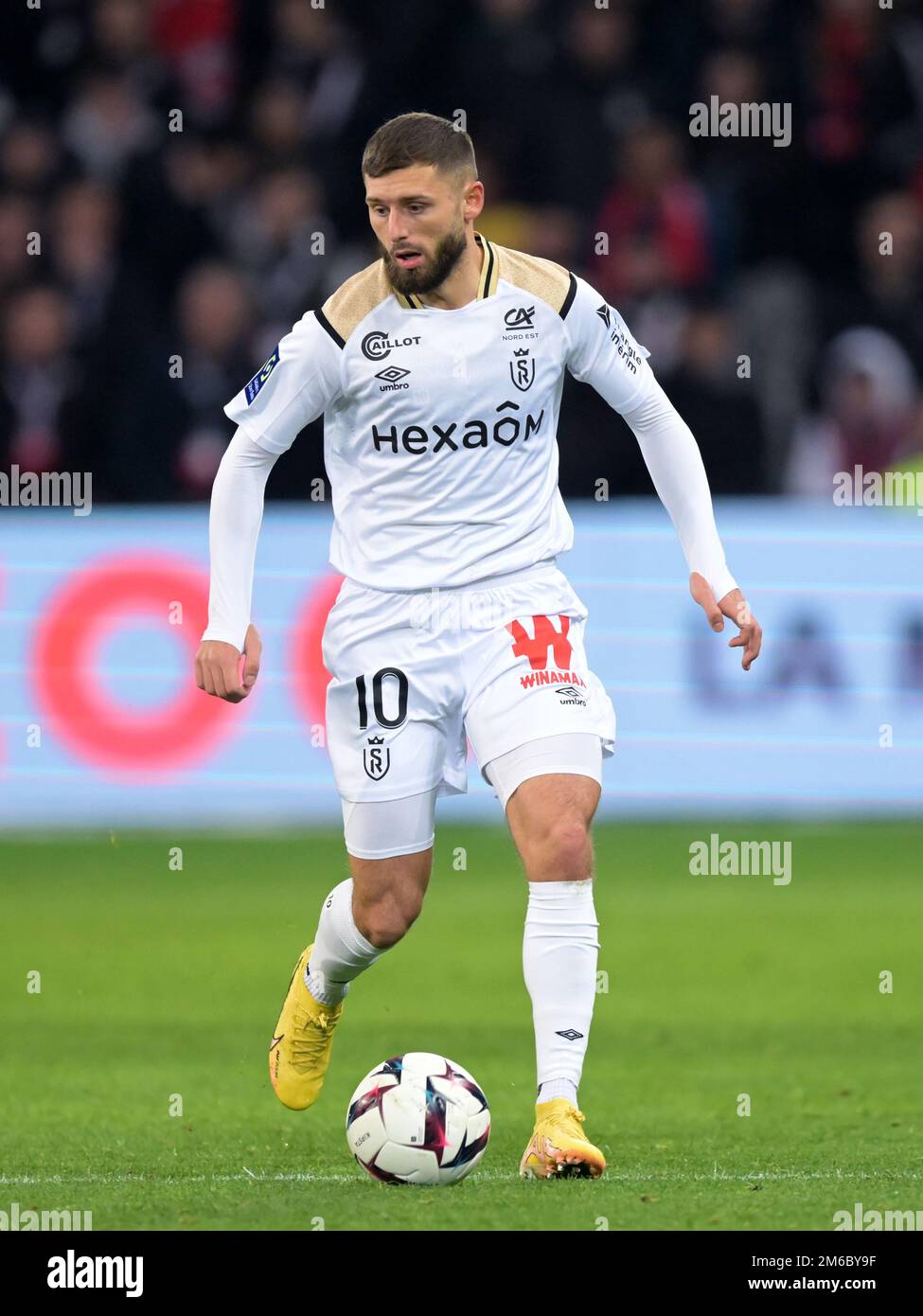 LILLE - Arber Zeneli du Stade Reims pendant le match de la Ligue française 1 entre Lille OSC et le Stade de Reims au stade Pierre-Mauroy sur 2 janvier 2022 à Lille, France. AP | hauteur néerlandaise | Gerrit van Cologne Banque D'Images