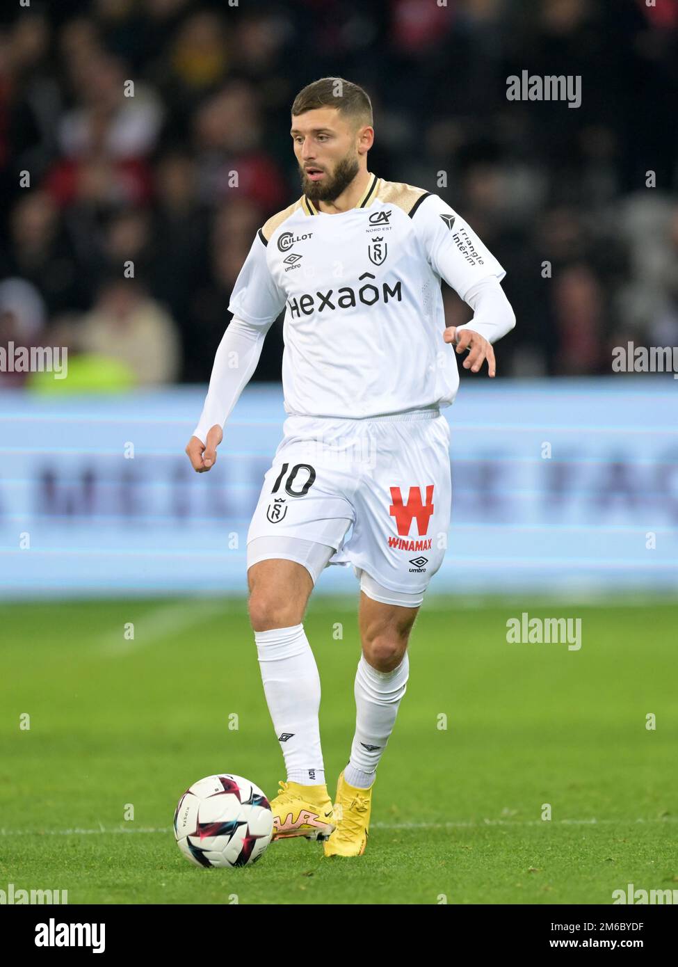 LILLE - Arber Zeneli du Stade Reims pendant le match de la Ligue française 1 entre Lille OSC et le Stade de Reims au stade Pierre-Mauroy sur 2 janvier 2022 à Lille, France. AP | hauteur néerlandaise | Gerrit van Cologne Banque D'Images