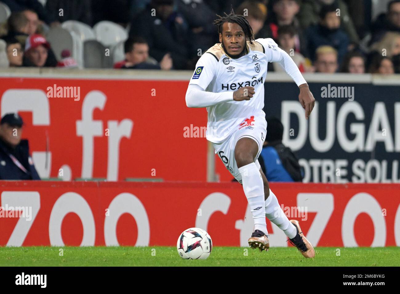 LILLE - Andreaw Gravillon du Stade Reims lors du match de la Ligue française 1 entre Lille OSC et Stade de Reims au stade Pierre-Mauroy sur 2 janvier 2022 à Lille, France. AP | hauteur néerlandaise | Gerrit van Cologne Banque D'Images
