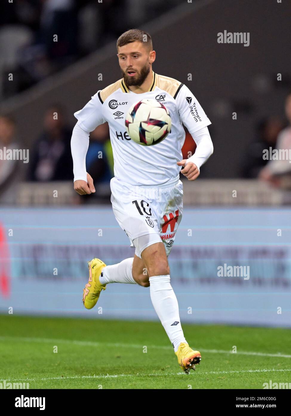 LILLE - Arber Zeneli du Stade Reims pendant le match de la Ligue française 1 entre Lille OSC et le Stade de Reims au stade Pierre-Mauroy sur 2 janvier 2022 à Lille, France. AP | hauteur néerlandaise | Gerrit van Cologne Banque D'Images