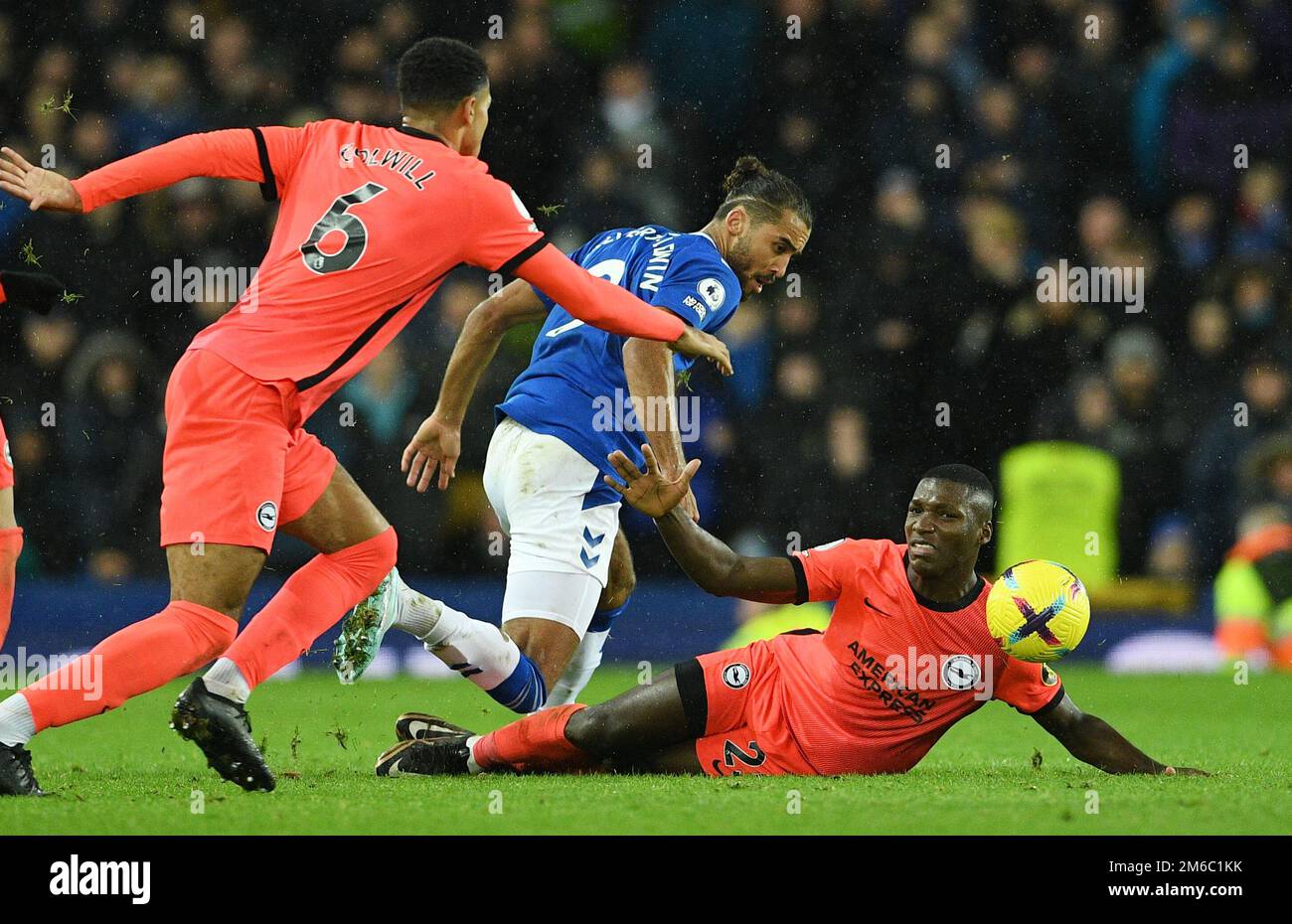 Liverpool, Angleterre, le 3rd janvier 2023. Dominic Calvert Lewin d'Everton combat avec Moises Caicedo de Brighton lors du match de la Premier League à Goodison Park, Liverpool. Crédit photo devrait lire: Gary Oakley / Sportimage Banque D'Images