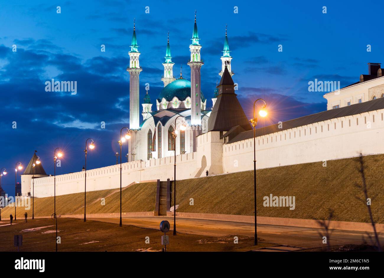 La mosquée de Kul-Sharif au Kremlin de Kazan au Tatarstan la nuit, en Russie Banque D'Images