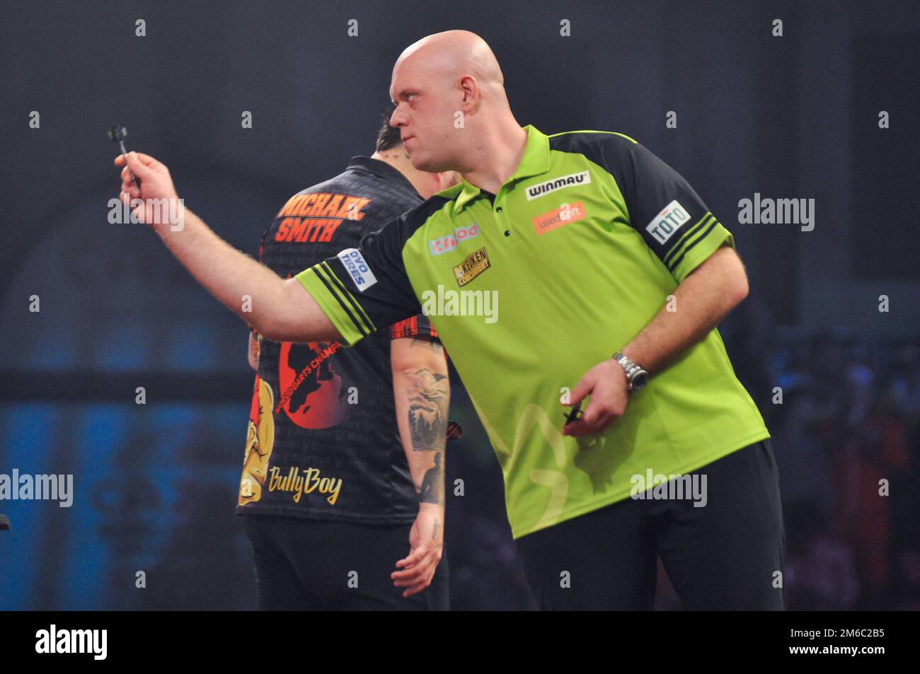 Championnat Du Monde De Fléchettes 2022 Participants LONDRES, ROYAUME-UNI - JANVIER 3: Michael van Gerwen des pays-Bas en action  pendant le septième jour du Championnat du monde des fléchettes de Cazoo à  Alexandra Palace on 21 décembre 2022 à
