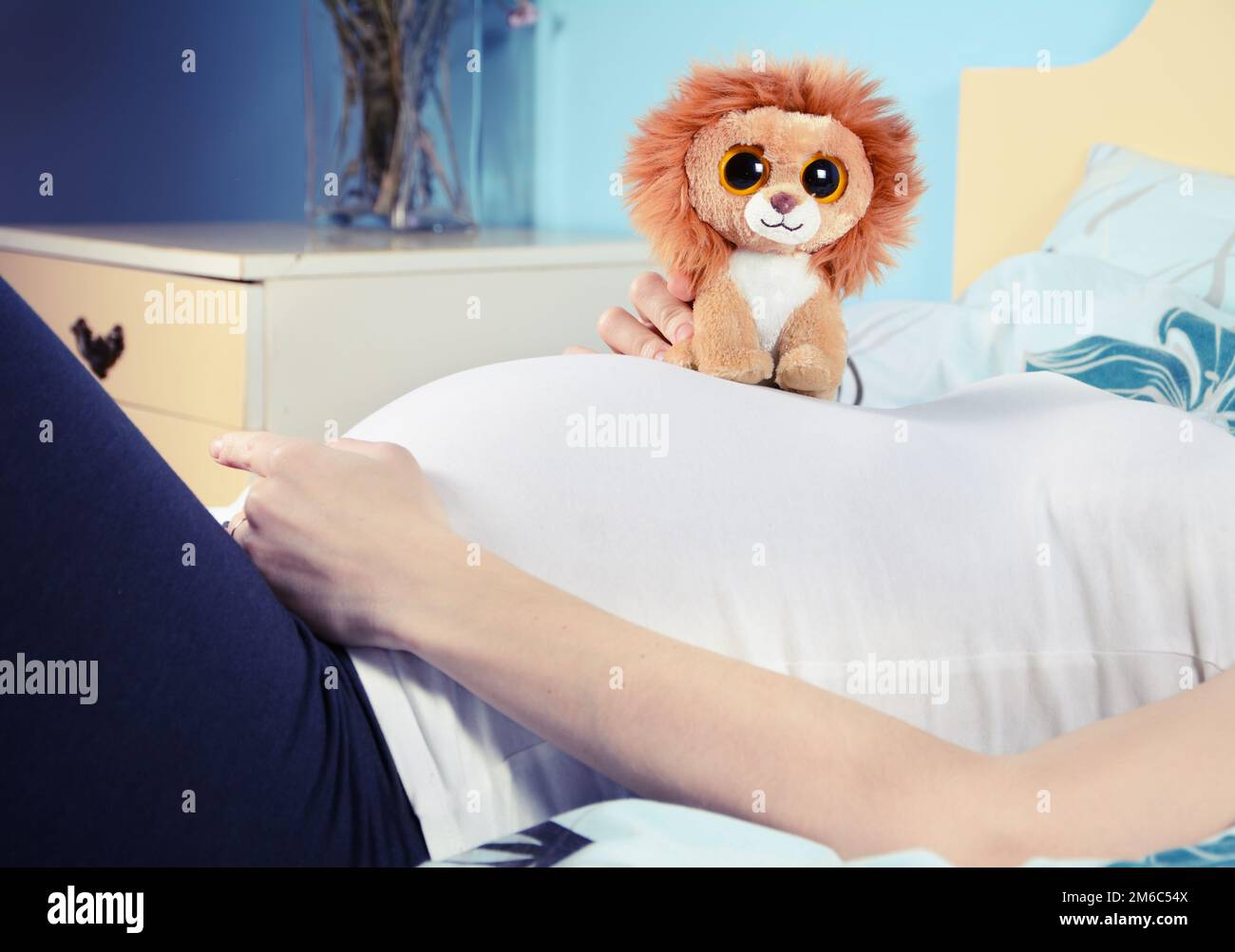 La femme enceinte se détend Banque D'Images