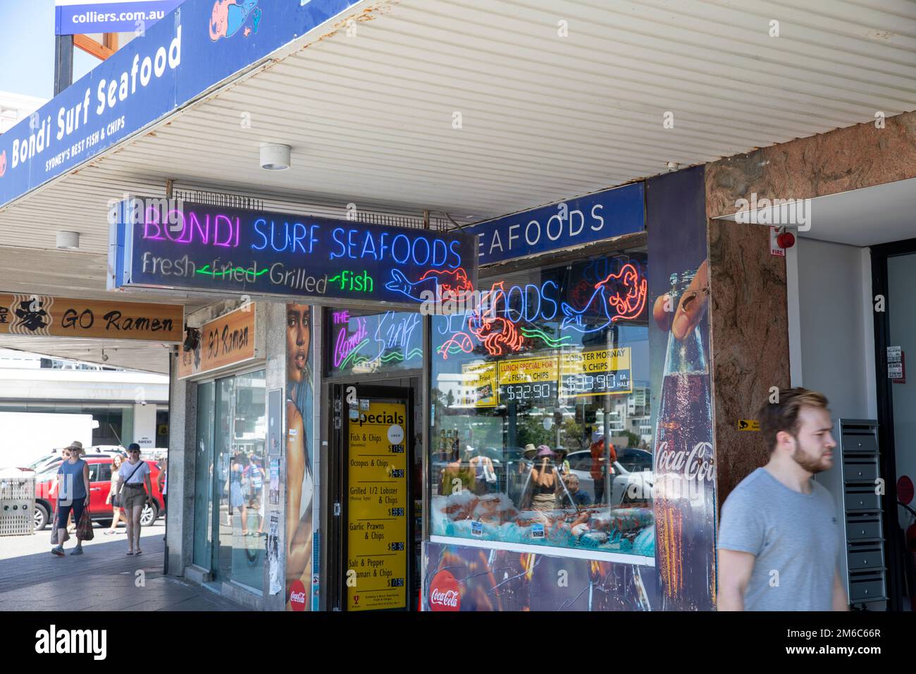 Boutique de fruits de mer Bondi Surf vendant du poisson et des frites et des fruits de mer frais, Campbell Parade, Bondi Beach, Sydney, Australie Banque D'Images