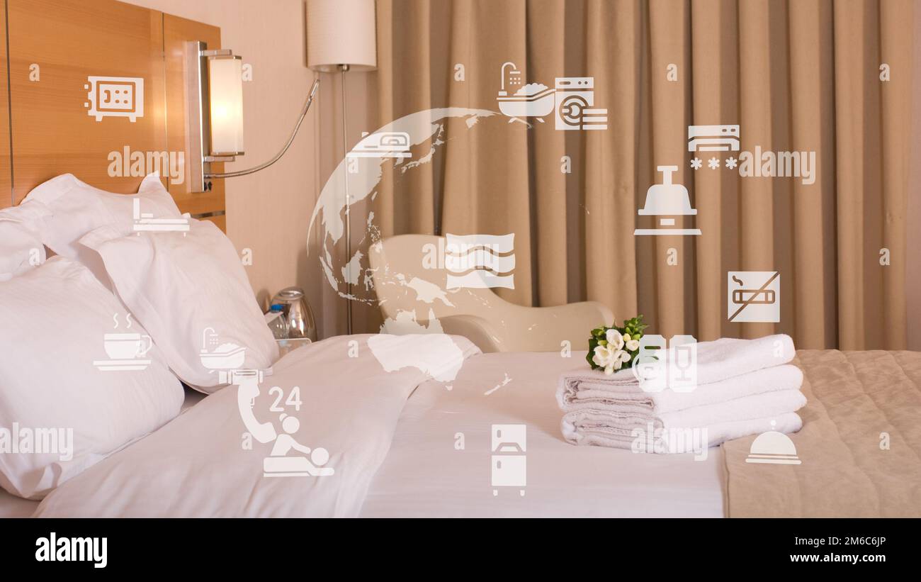 Grand lit dans une chambre d'hôtel de luxe Banque D'Images