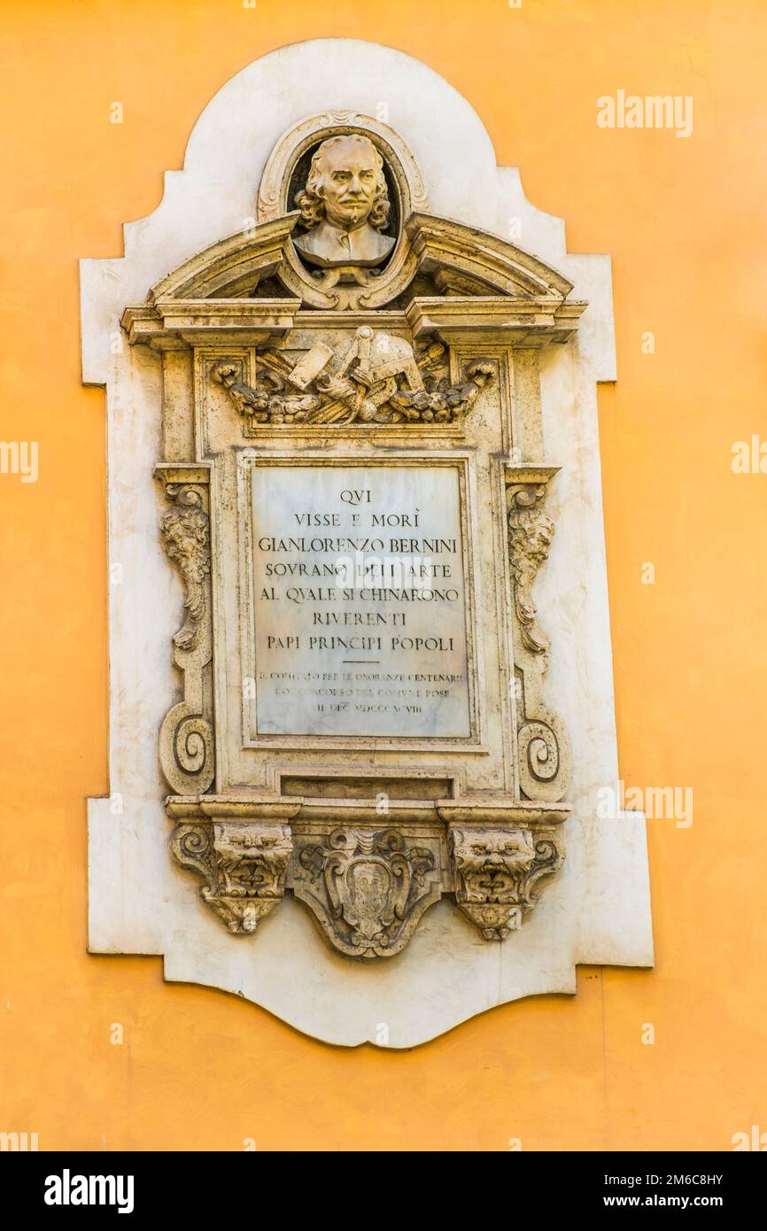 Plaque commémorative dédiée au sculpteur et architecte Gianlorenzo bernini Banque D'Images