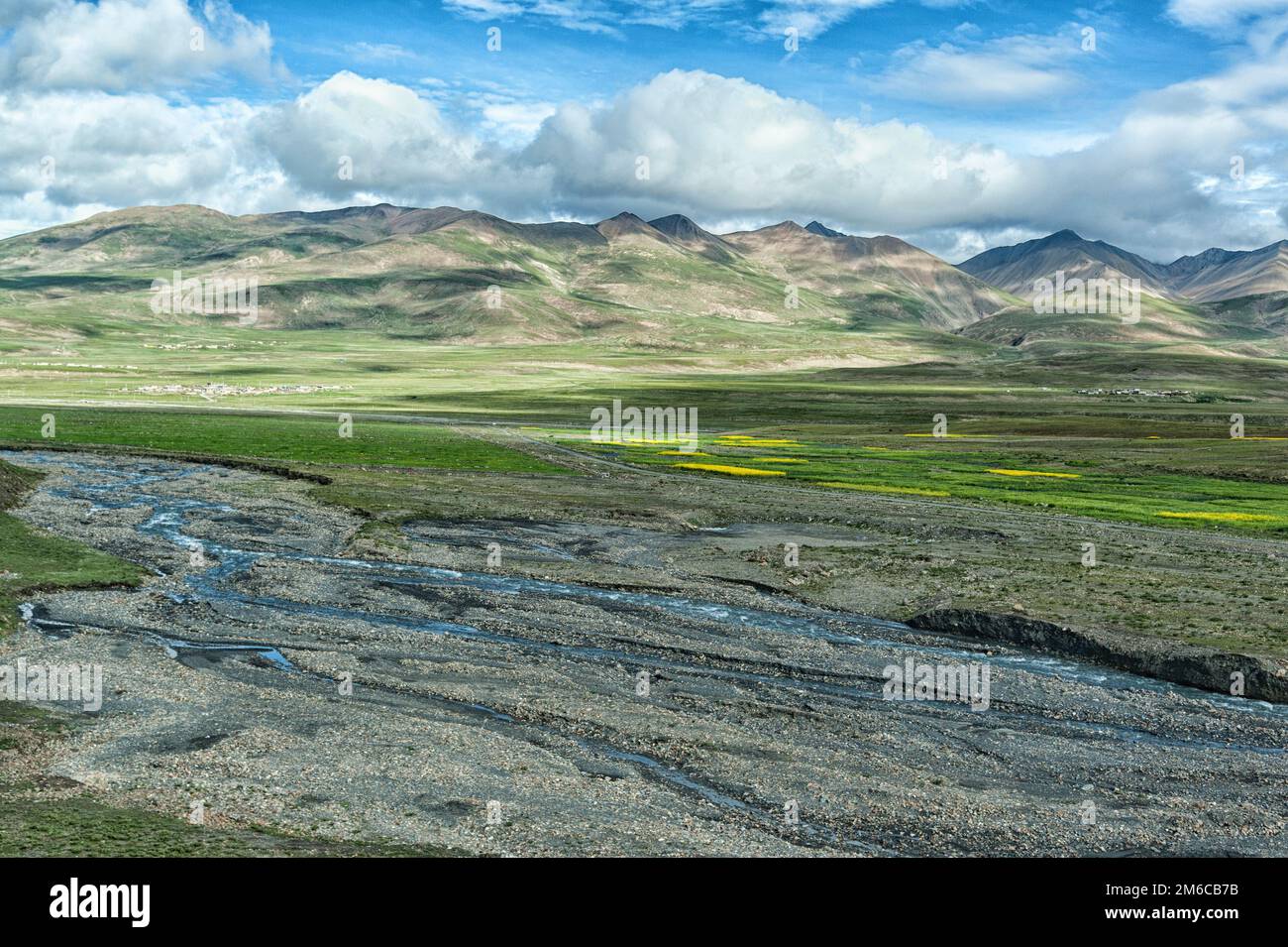 Paysage le long du chemin entre Karo la Pass et Simu la Pass, Tibet Banque D'Images