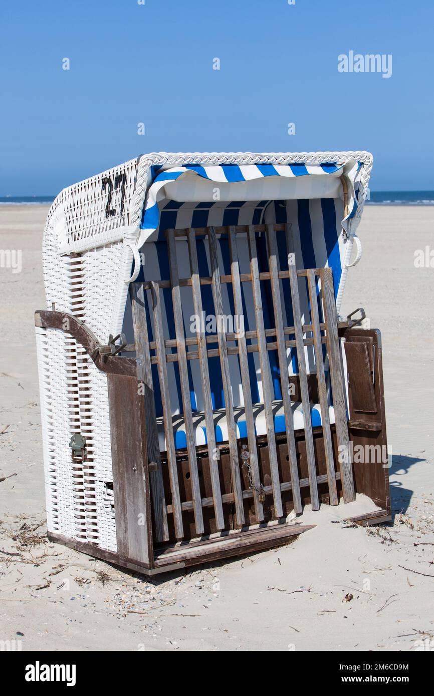 Chaise de plage au soleil Banque D'Images