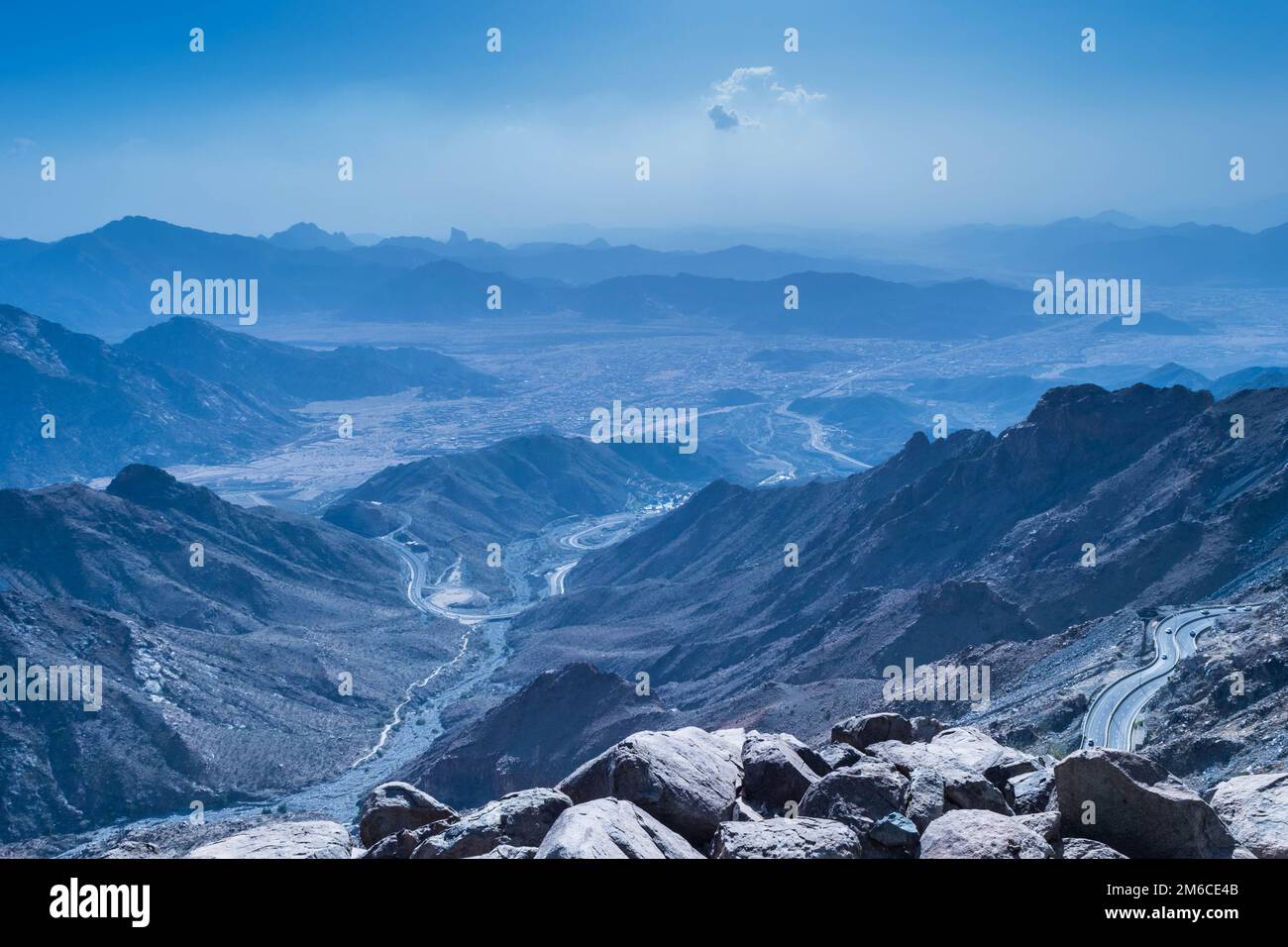 Al Hada dans la montagne Ville de Taëf (Arabie saoudite) avec belle vue sur montagnes et Al Hada Road entre les montagnes. Banque D'Images