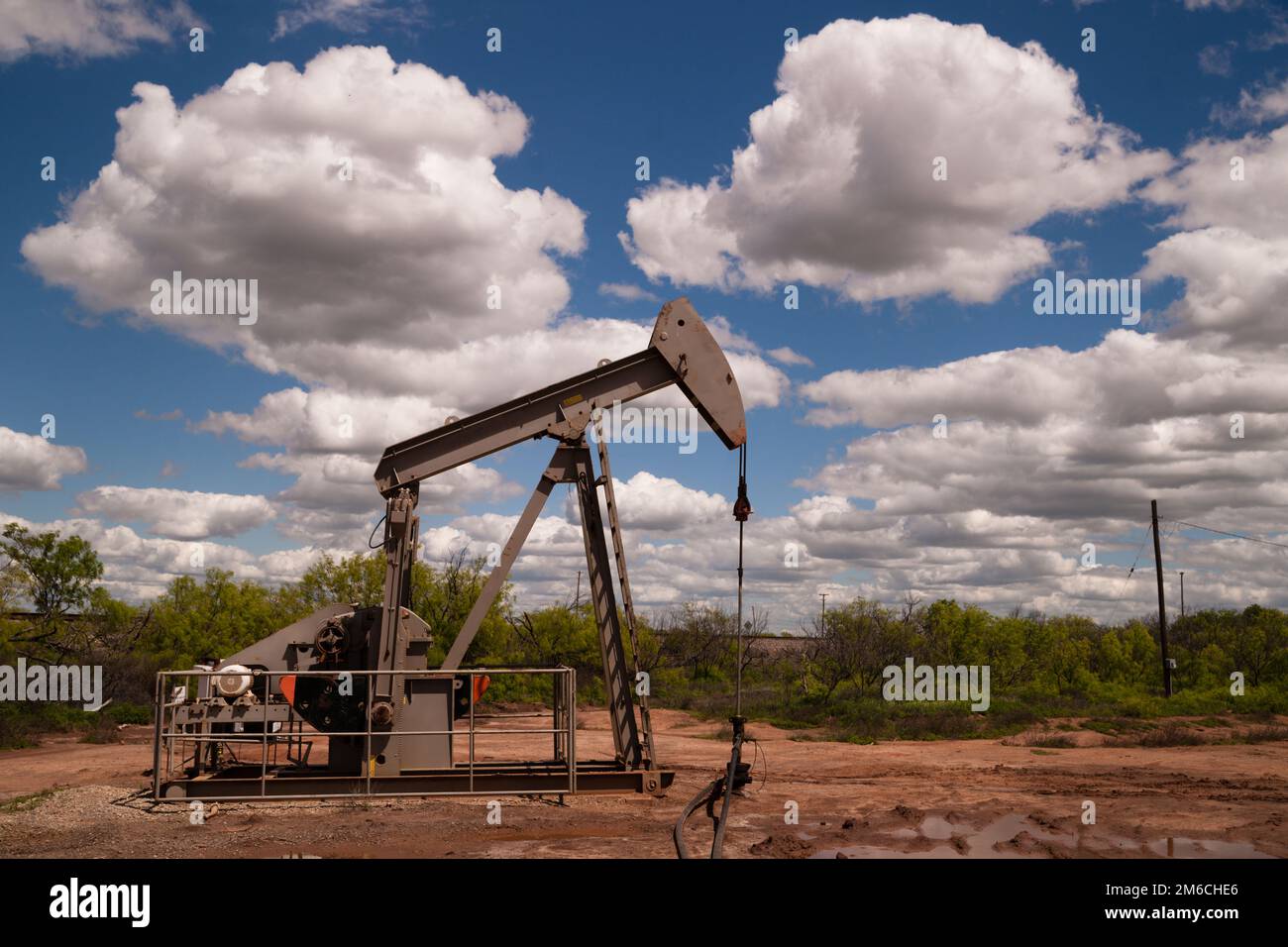 Pompe à huile Pumpjack équipement de fracturation extraction des ressources naturelles Banque D'Images