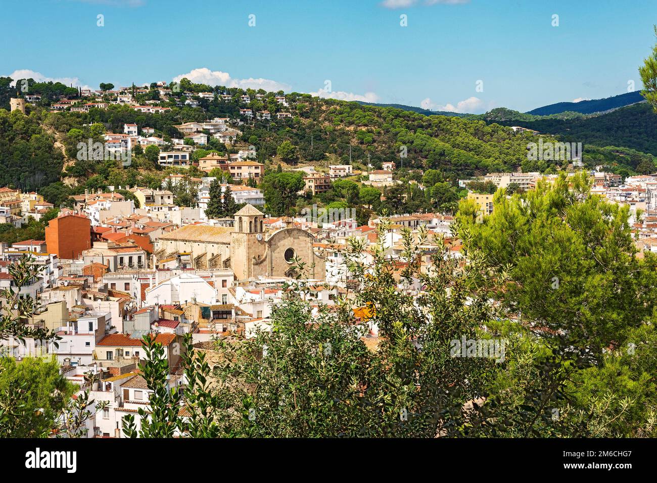 La ville historique de Tossa de Mar et l'église Saint-Laurent Vincent (Espagne) Banque D'Images