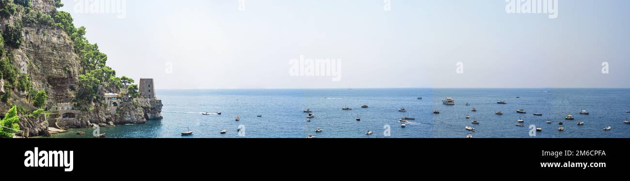 Côte de la ville italienne de Positano. Jour ensoleillé d'été. Photo abstraite de vacances. Banque D'Images