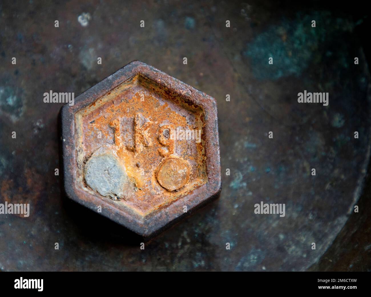 1 kg poids pour balances rétro. Vintage de poids pour la balance. Banque D'Images