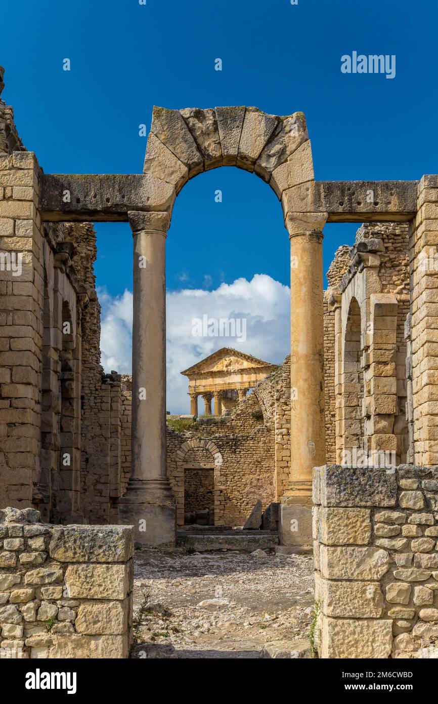 Ruines des temples romains de Dougga, Tunisie. Patrimoine mondial de l'UNESCO Banque D'Images