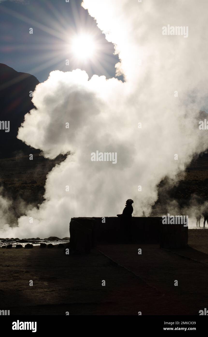 Soleil à travers un voile de vapeur Banque D'Images