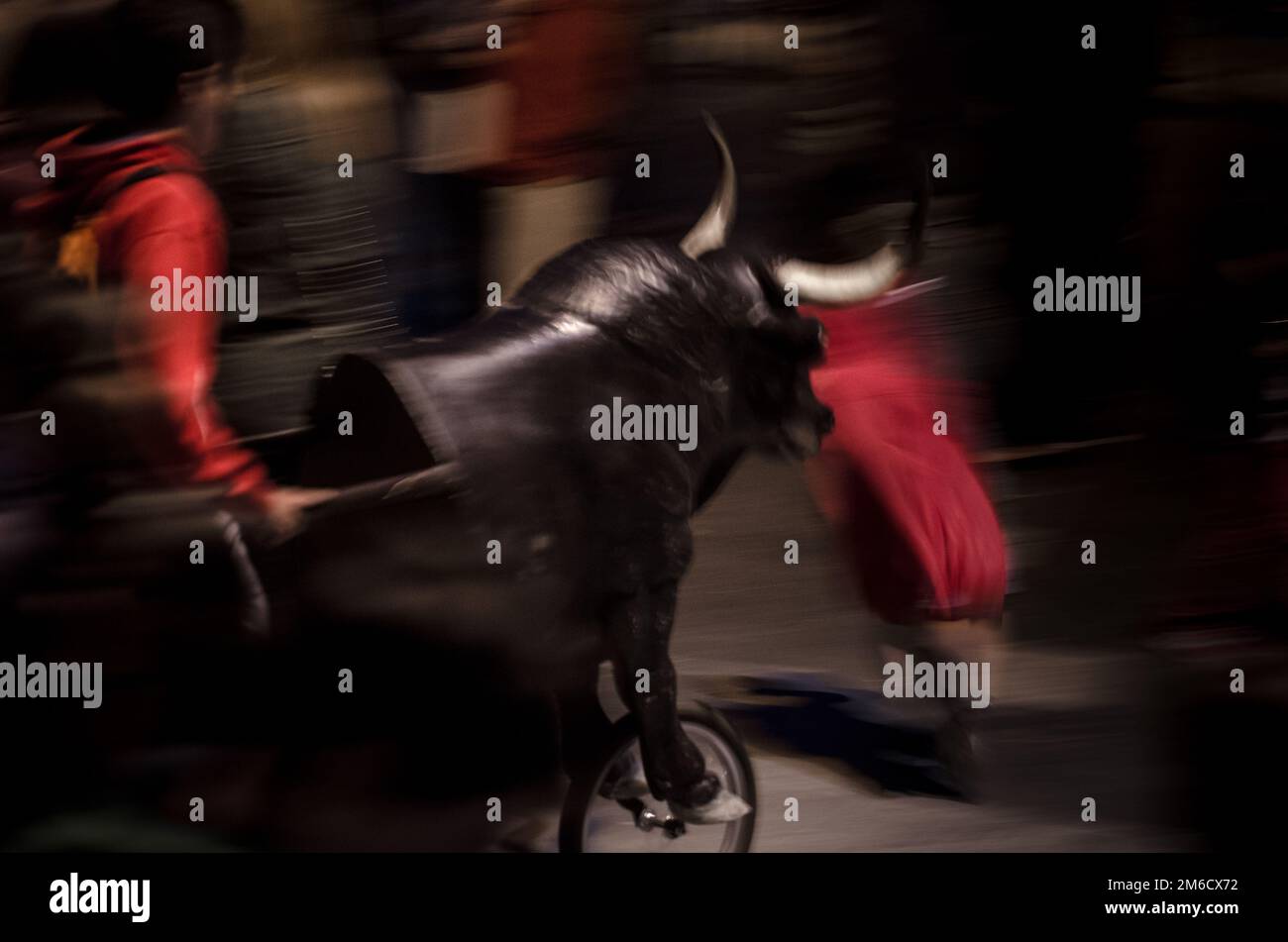 Fake Bull avec roue de course pour le divertissement Banque D'Images