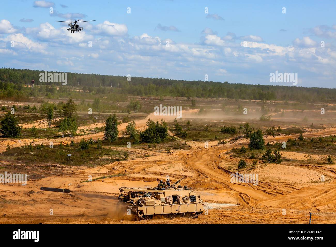 Grève des sabre d'entraînement militaire en Lettonie. Banque D'Images