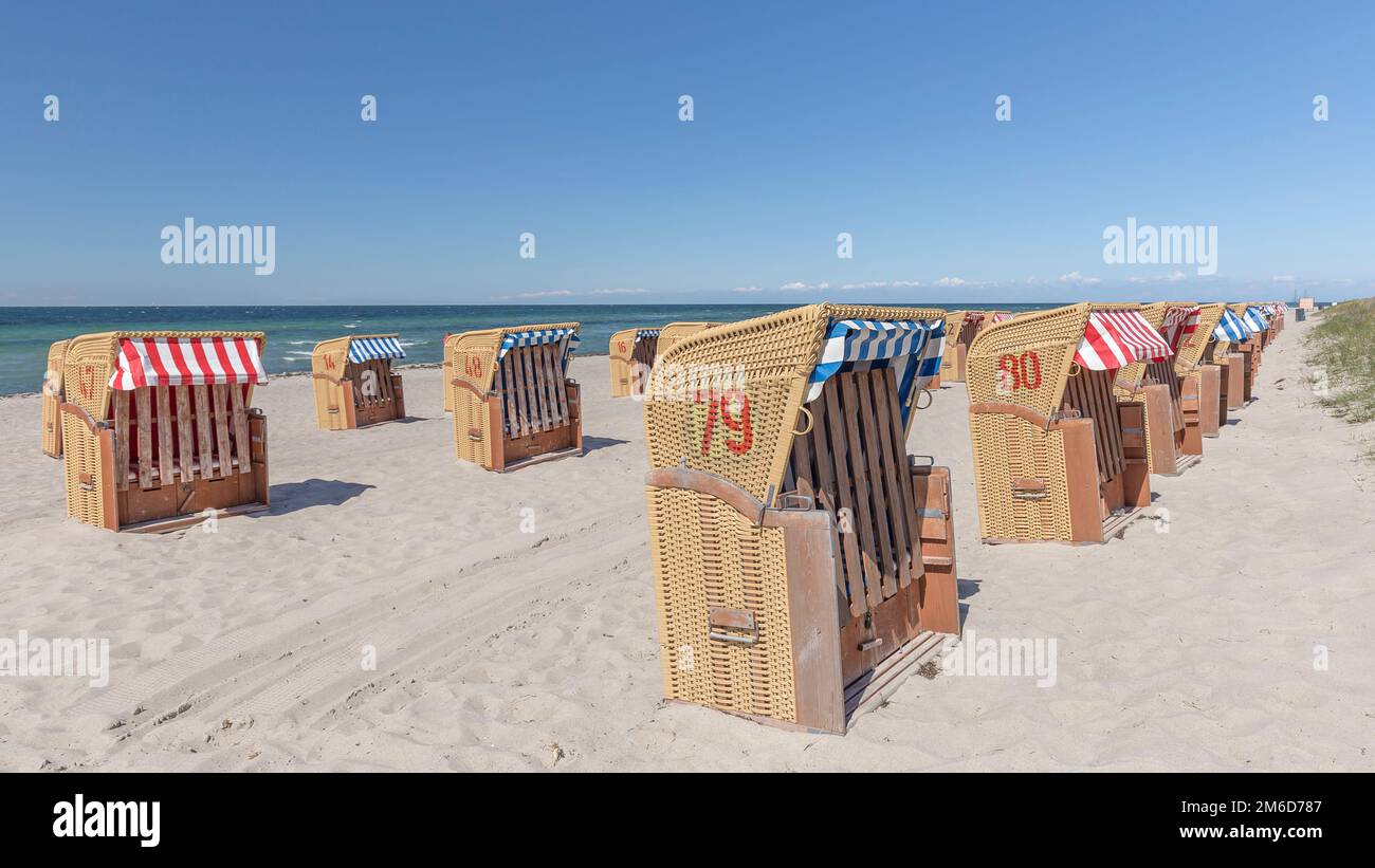 Paniers de plage sur la plage de la mer baltique Banque D'Images