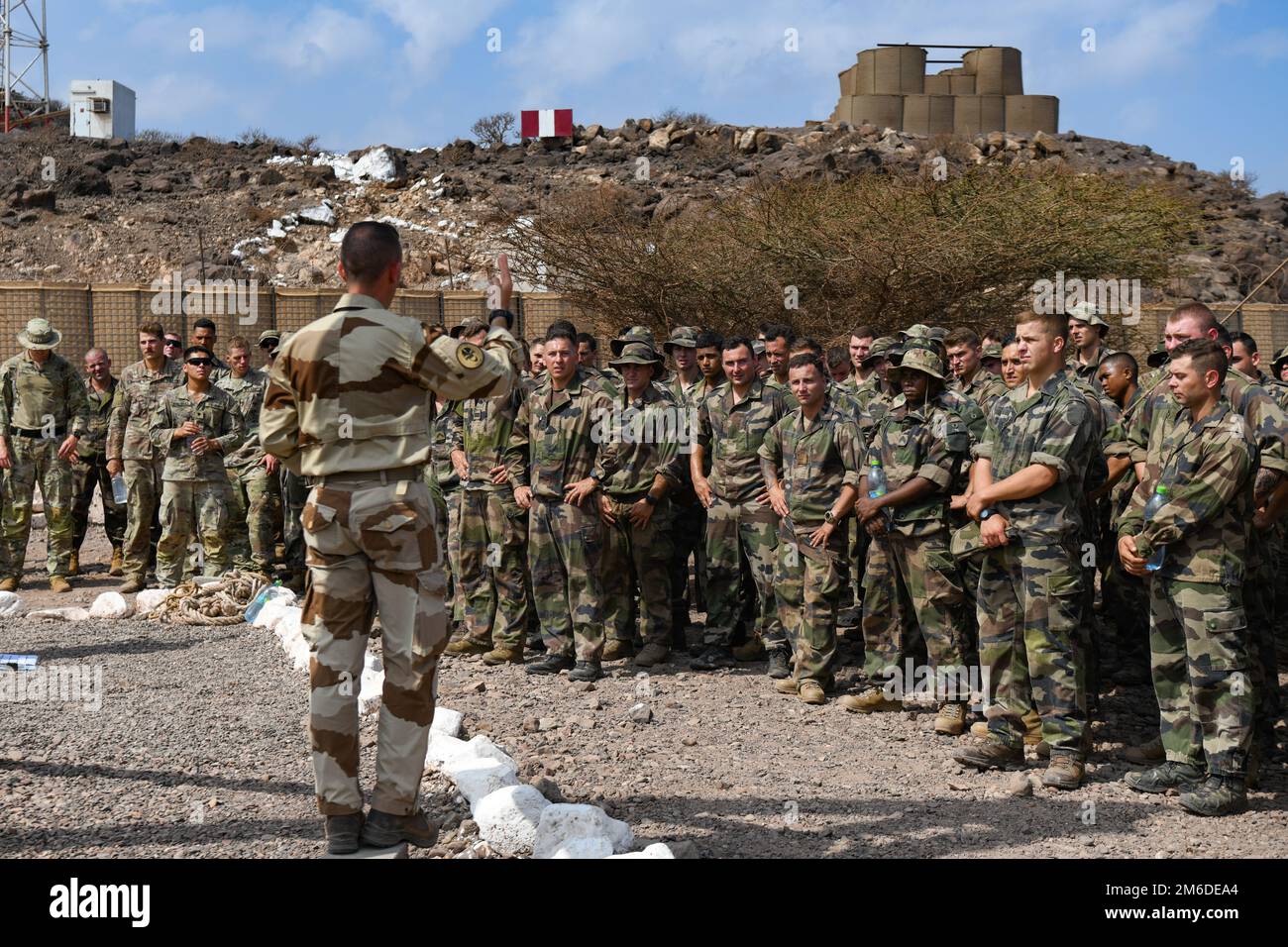 Les membres du service américain de la Force opérationnelle interarmées ...