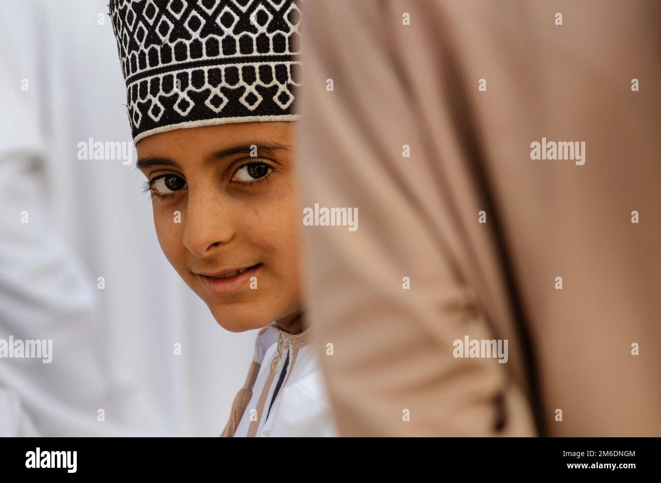 Jeune garçon omanais, Nizwa Souk, Oman. Banque D'Images