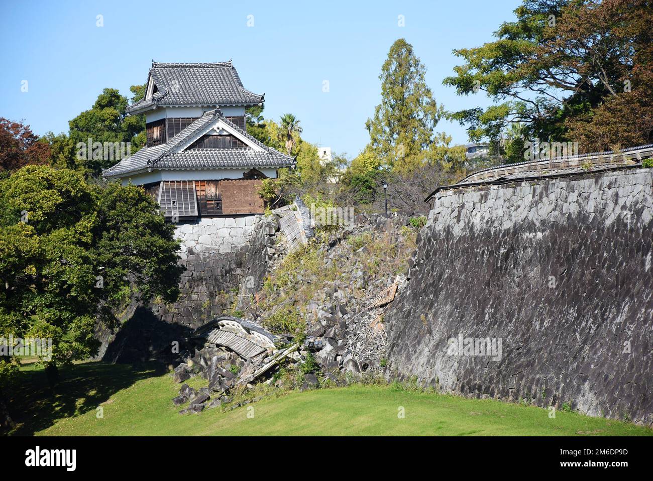 Château de Kumamoto pendant les travaux de construction après un tremblement de terre en 2016, un grand et bien fortifié château en bois Banque D'Images