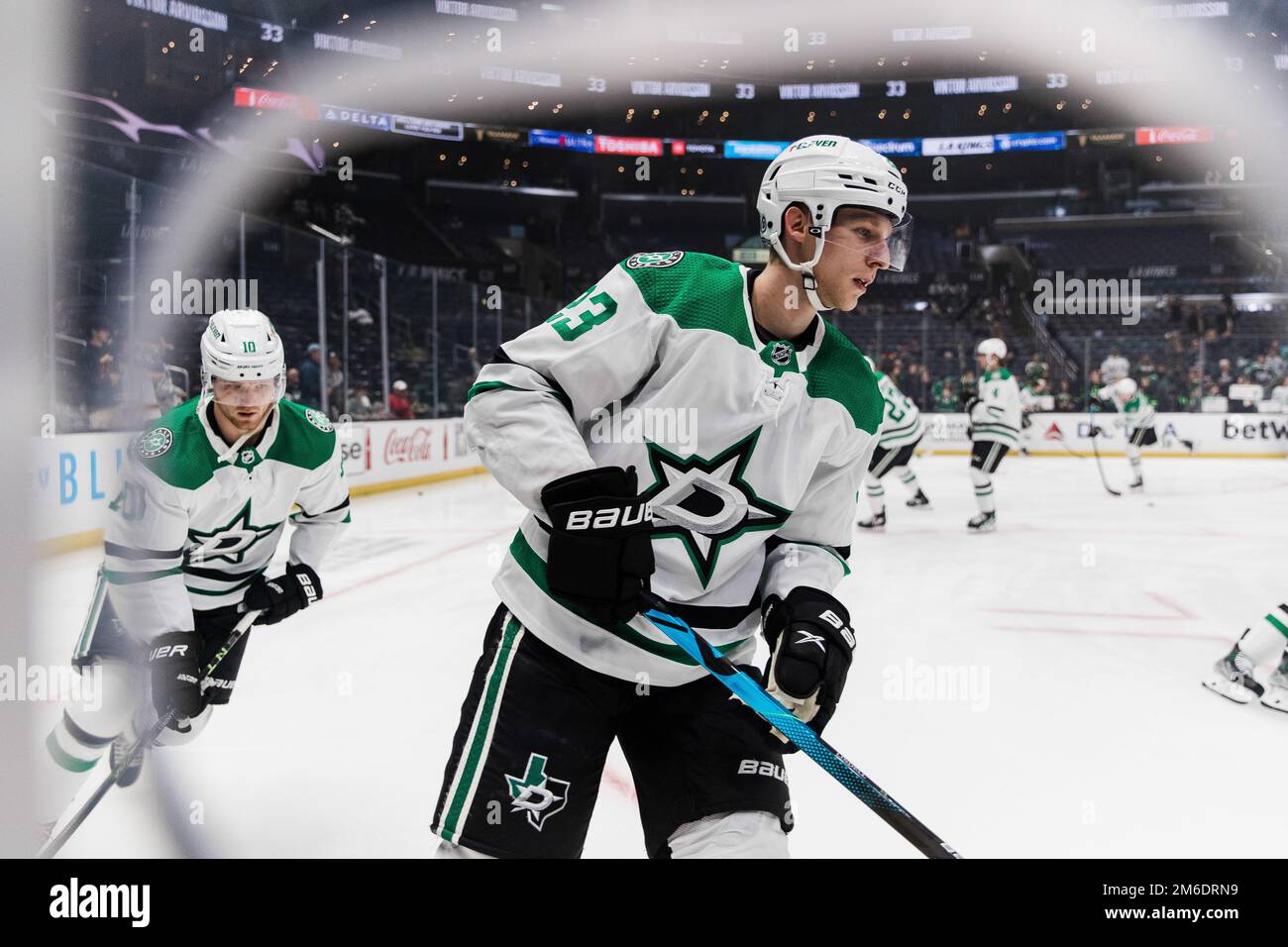 Los Angeles, Californie, États-Unis. 3rd janvier 2023. TY DELLANDREA et ESA LINDELL, des Dallas Stars de la LNH, se réchauffent avant un match contre les rois de Los Angeles à l'arène Crypto.com à Los Angeles, Californie sur 3 janvier 2023 (Credit image: © Alex Cave/ZUMA Press Wire) Banque D'Images