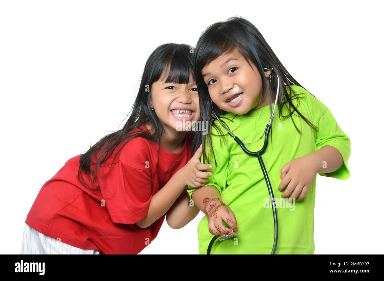 Petite fille avec un stéthoscope Banque D'Images