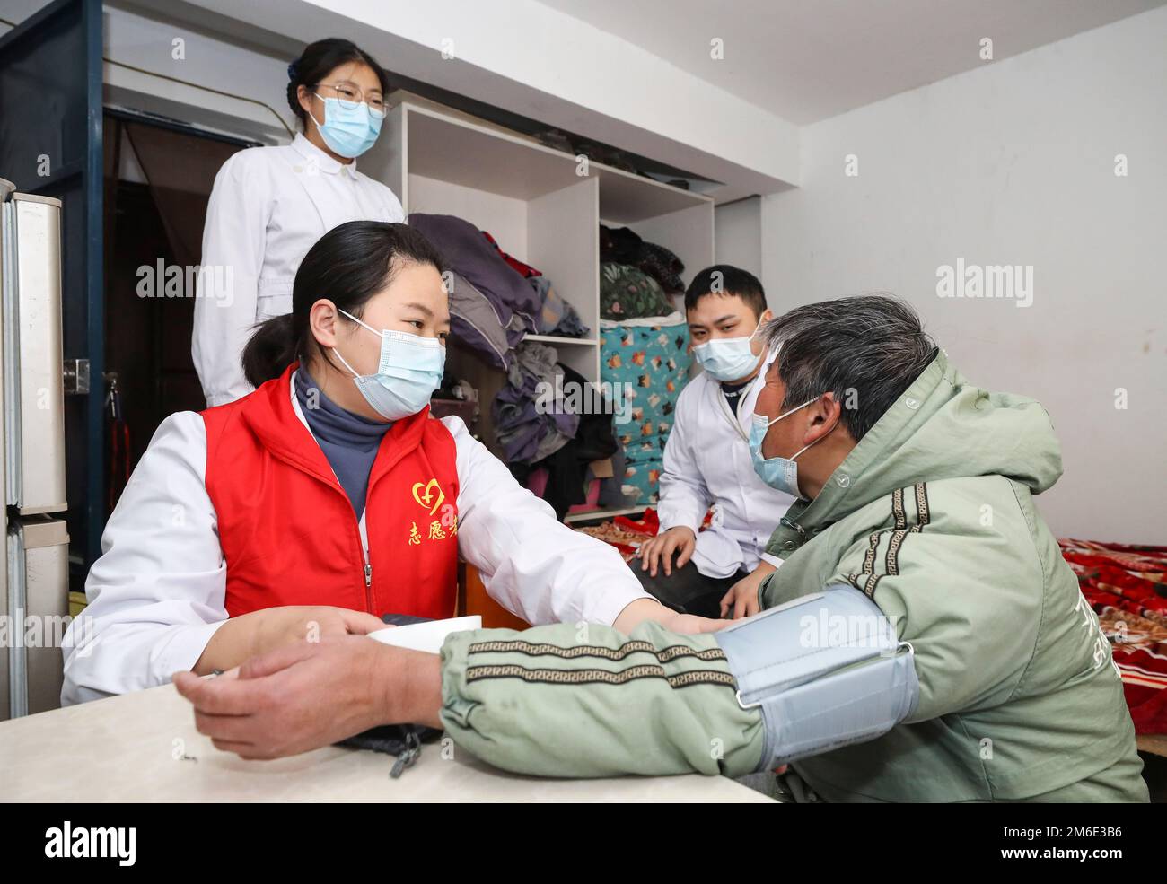 HUAI'AN, CHINE - 4 JANVIER 2023 - Un médecin de l'équipe de médecins de