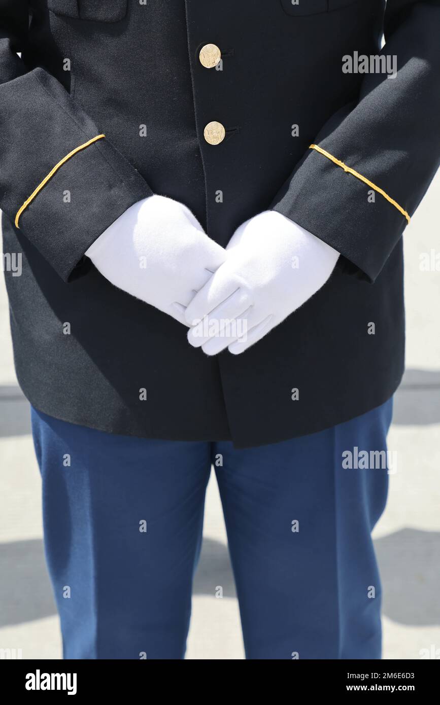 Le caporal David B. Milano, MIA, a été perdu en action pendant la guerre de Corée contre 2 décembre 1950. Après 71 ans, il sera rapatrié aux États-Unis et réunifié avec sa famille. Une garde d'honneur composée de membres de la Garde nationale de l'Utah dirige un honorable Carry à l'aéroport international de Salt Lake City, à 26 avril 2022. Milano est né à Chicago, Illinois, le 23 décembre 1932, à Albert et Lida Milano. Sa famille a déménagé dans l'Utah, où Milano sera mis au repos à côté de sa mère, sa sœur et son beau-frère à Evergreen Memorial Park, 100 Monroe Blvd., Ogden, Utah. Banque D'Images