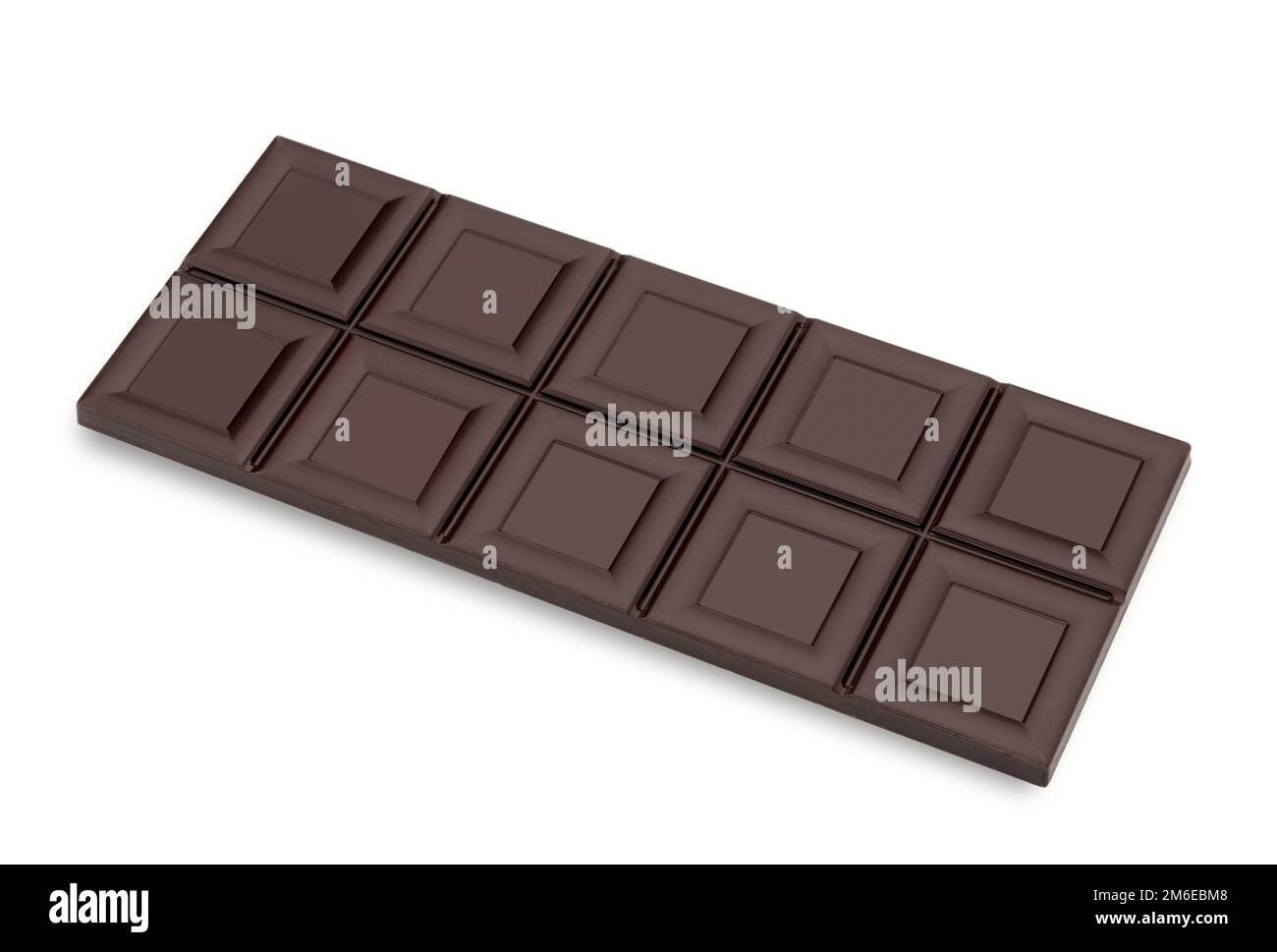 Barre de chocolat noir isolée sur blanc avec chemin d'écrêtage, espace de copie Banque D'Images