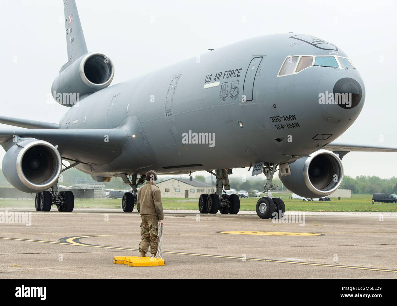 KC-10A Extender, numéro de queue 79-0433, taxis pour se rendre à une place de stationnement près du musée Air Mobility Command sur la base aérienne de Douvres, Delaware, 26 avril 2022. Cet avion en particulier était le premier des 60 Extenders qui sont entrés aux États-Unis Inventaire de la Force aérienne. L'avion a été retiré de la base commune McGuire-dix-Lakehurst (New Jersey) à l'AFB de Douvres pour devenir l'ajout de 36th au Musée AMC. Banque D'Images KC-10A Extender, numéro de queue 79-0433, taxis pour se rendre à une place de stationnement près du musée Air Mobility Command sur la base aérienne de Douvres, Delaware, 26 avril 2022. Cet avion en particulier était le premier des 60 Extenders qui sont entrés aux États-Unis Inventaire de la Force aérienne. L'avion a été retiré de la base commune McGuire-dix-Lakehurst (New Jersey) à l'AFB de Douvres pour devenir l'ajout de 36th au Musée AMC. Banque D'Images