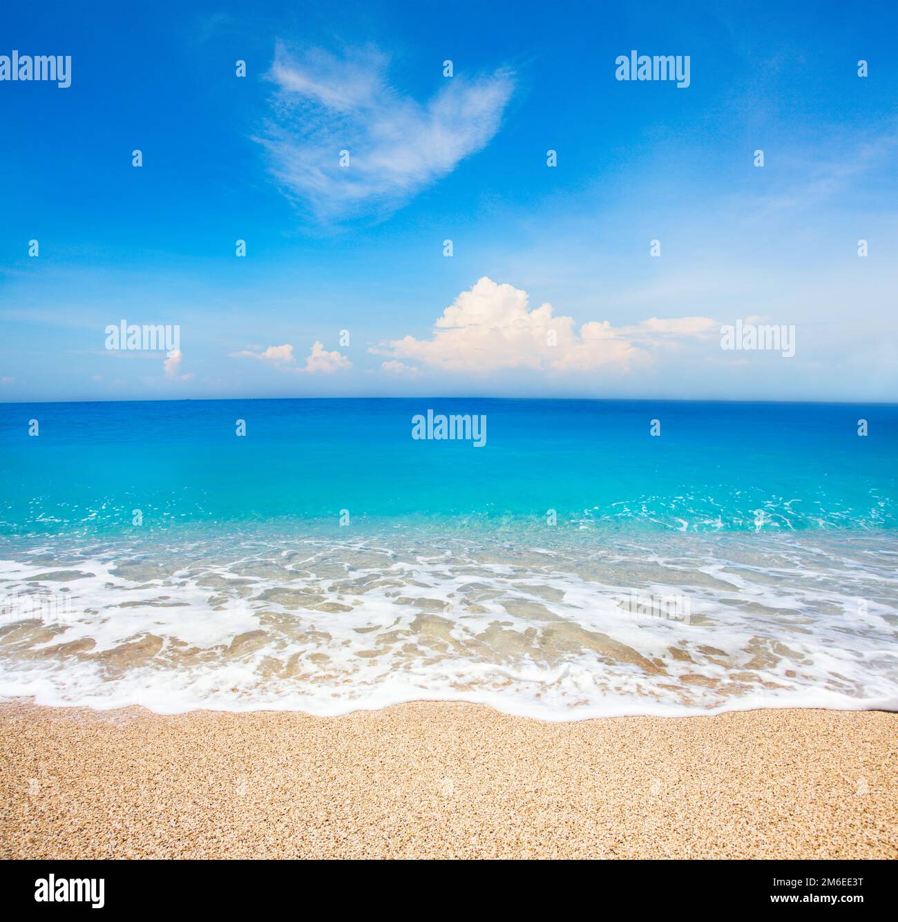 Belle plage et mer tropical Banque D'Images