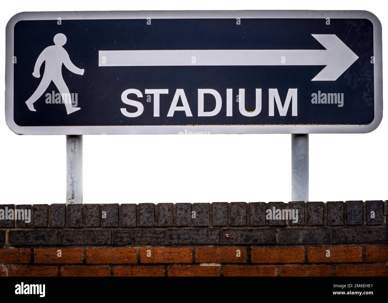 Panneau du stade photographié à l'extérieur du vieux stade de football de trafford. Affiche « domicile » ou « extérieur » pour les fans. Banque D'Images