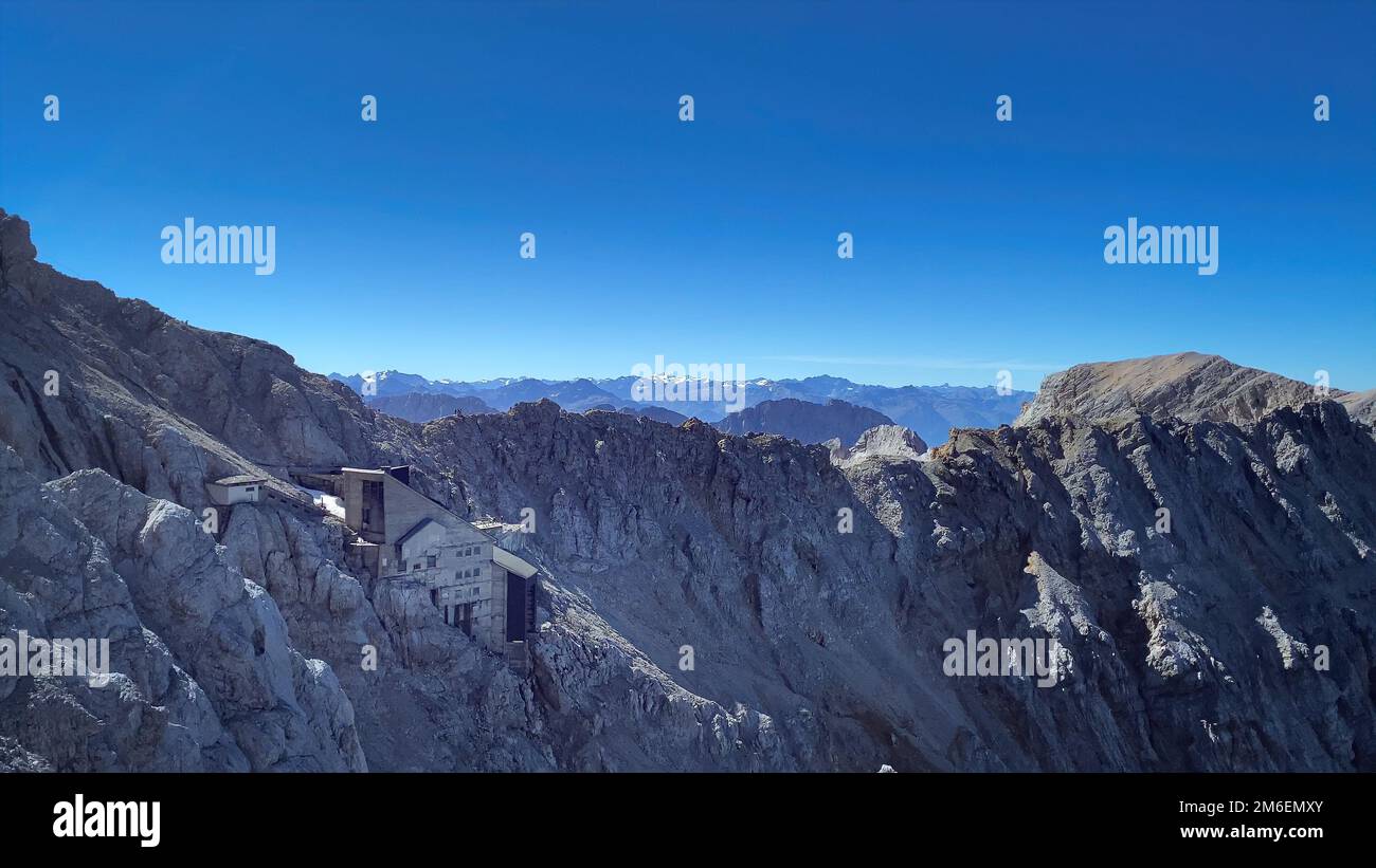 Panorama sur la montagne par temps sans nuages Banque D'Images