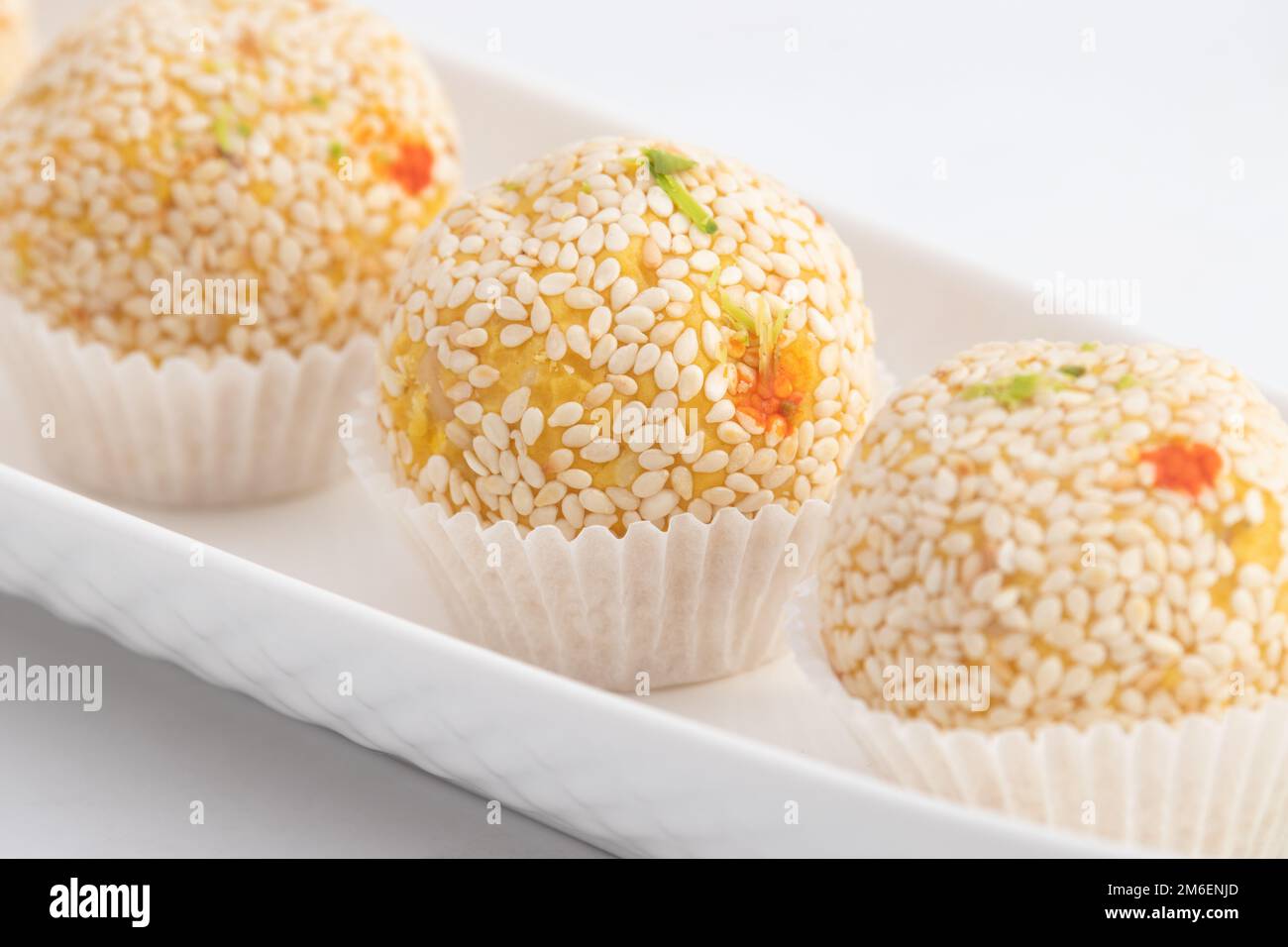 Saison d'hiver spécial Punjabi traditionnel Mithai jusqu'à Bhugga ou Til Bugga est fait de graines de sésame grillées à sec avec Mava, Khoya, Jaggery, Mawa, gord, Des Banque D'Images