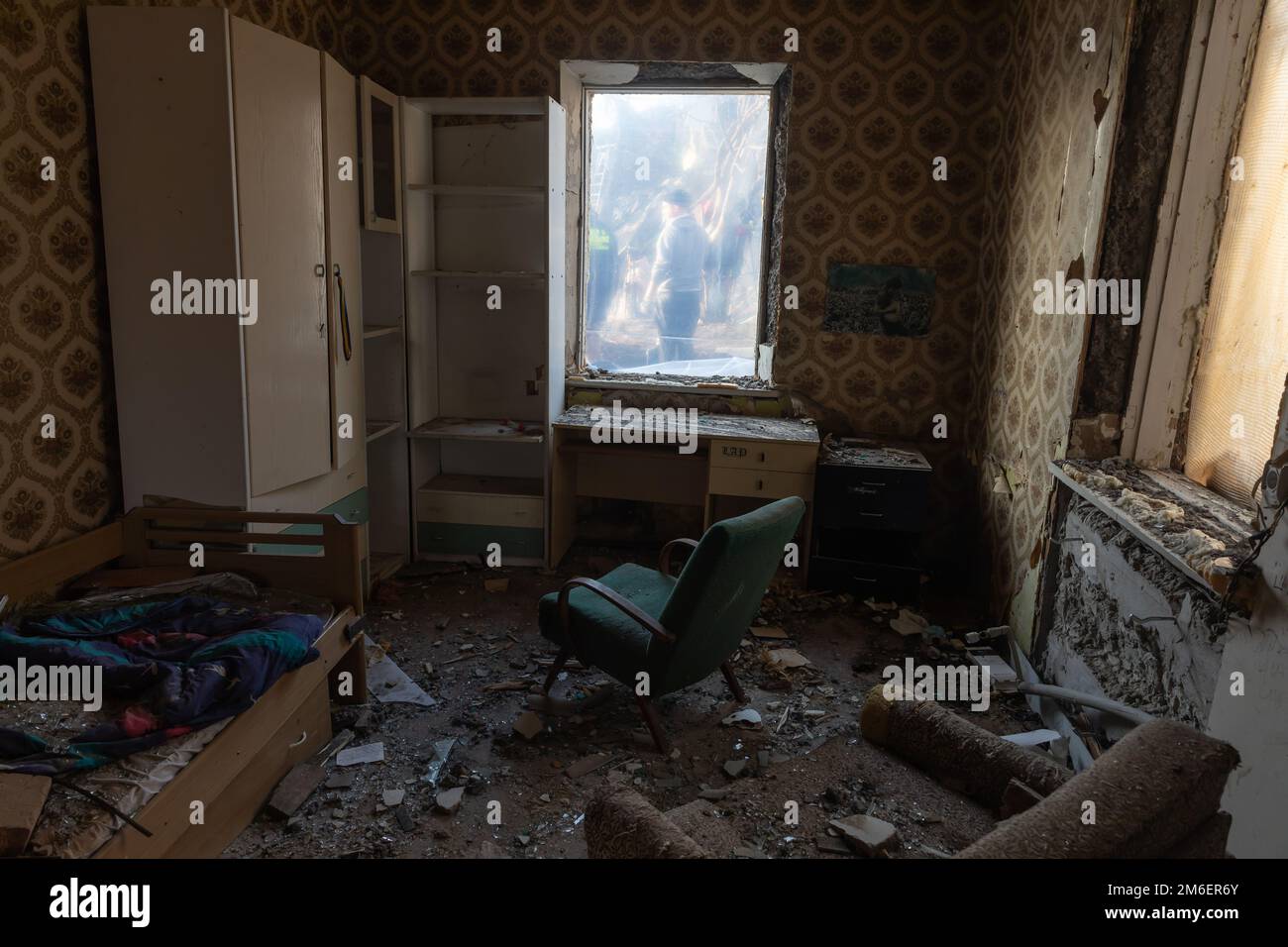 Chambre d'un immeuble résidentiel détruit par une attaque à la roquette sur  31 décembre. Samedi, 31 décembre, les forces armées russes ont massivement  attaqué des villes ukrainiennes avec des missiles de croisière. À la suite  de l'attaque de missiles ...