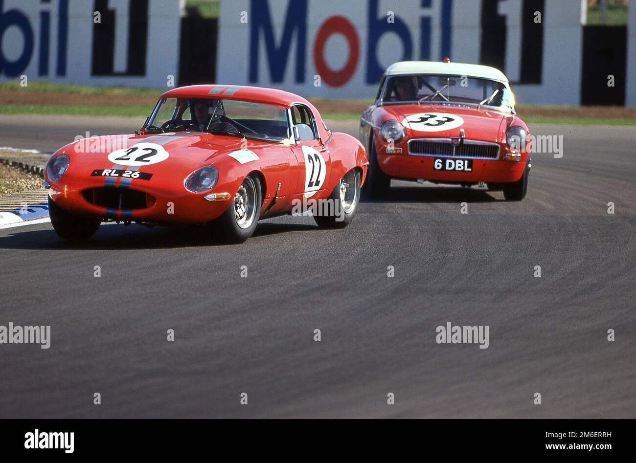 Course de type Jaguar E au Coys International Historic Festival courses de voitures classiques à Silverstone 1995 Banque D'Images