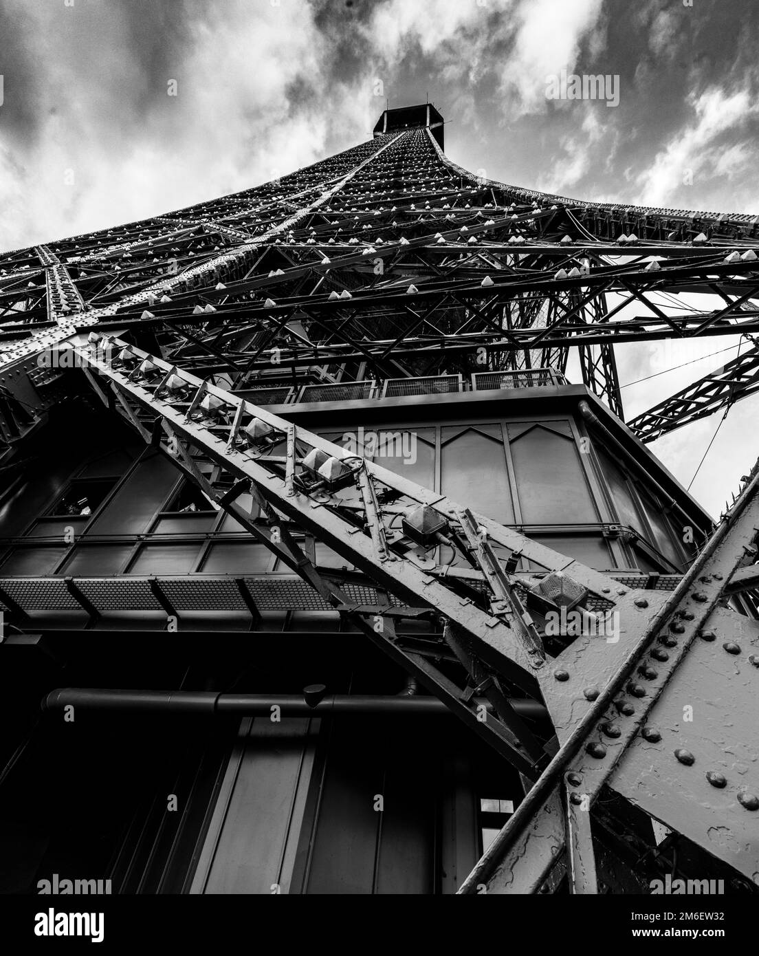 La tour Eiffel et la vue du deuxième étage. Paris, France Banque D'Images