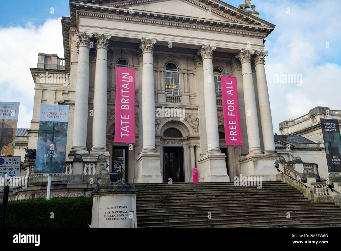 Londres - novembre 2022 : extérieur du musée Tate Britain sur Millbank, Londres. Grand musée abritant l'art britannique Banque D'Images