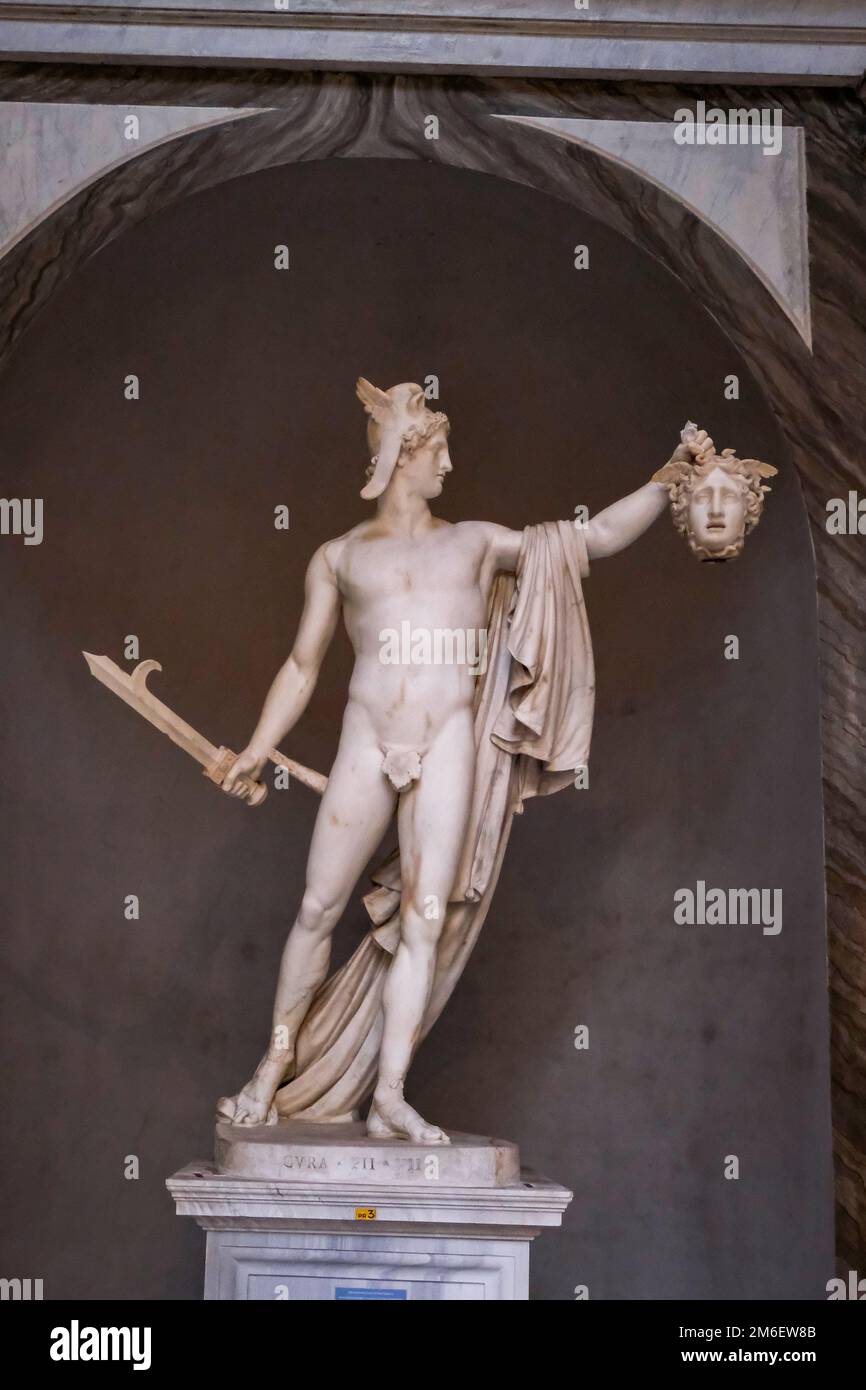 Statues romaines à l'intérieur du Musée du Vatican - Rome, Italie Banque D'Images