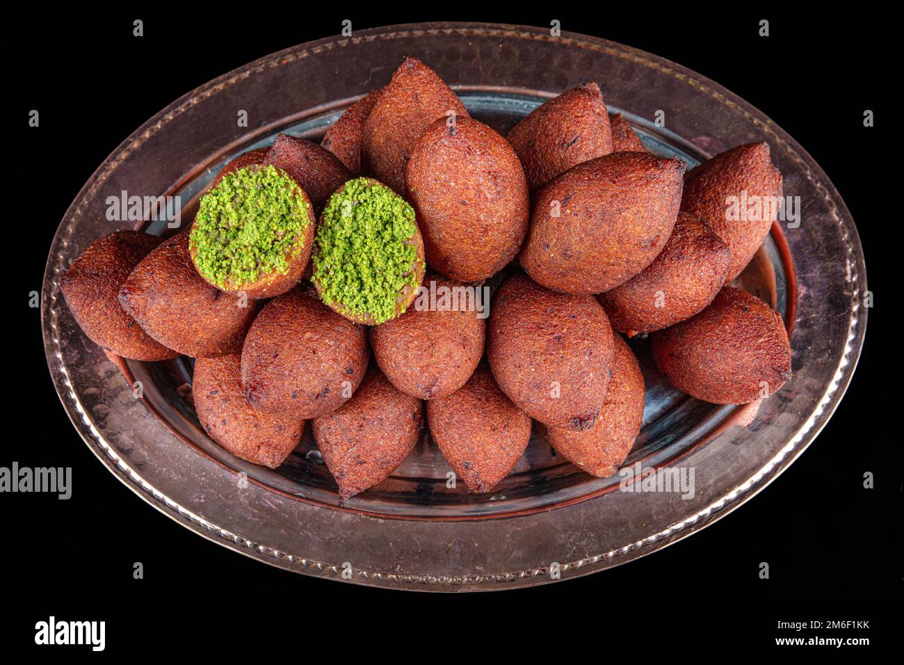 Le kibbeh est un plat populaire de la cuisine du Moyen-Orient (nom turc; icli kofte). Aliments spéciaux domestiques turcs icli kofte aliments domestiques turcs concept Banque D'Images