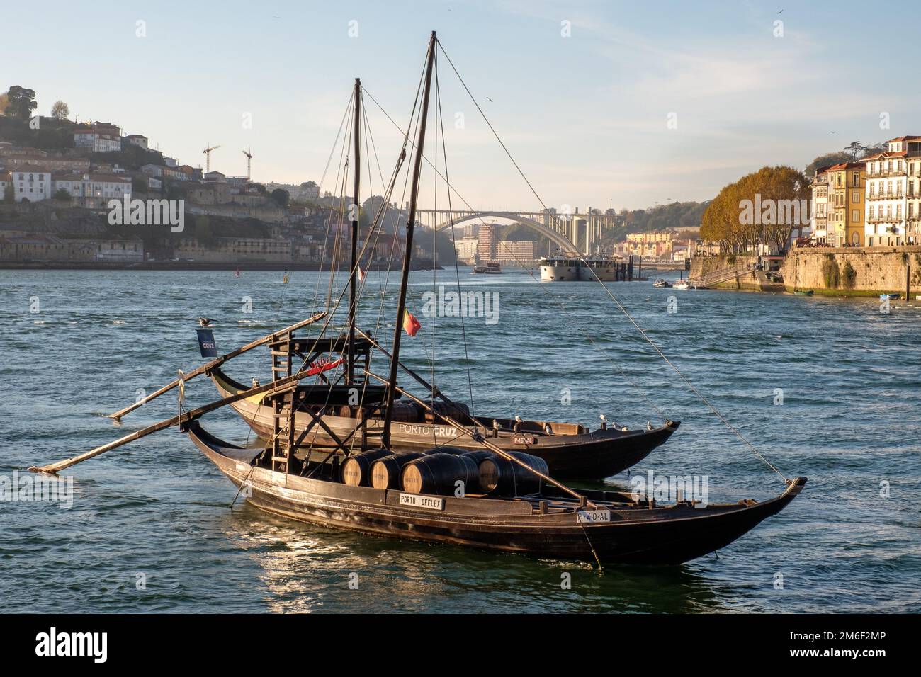 Rabelos, bateaux de cargaison traditionnels portugais sur le fleuve Douro, Porto, Portugal Banque D'Images