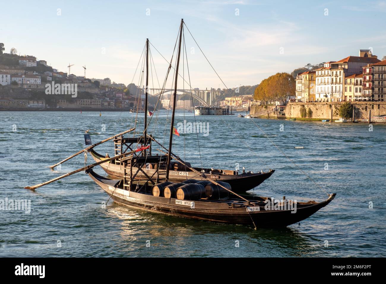 Rabelos, bateaux de cargaison traditionnels portugais sur le fleuve Douro, Porto, Portugal Banque D'Images