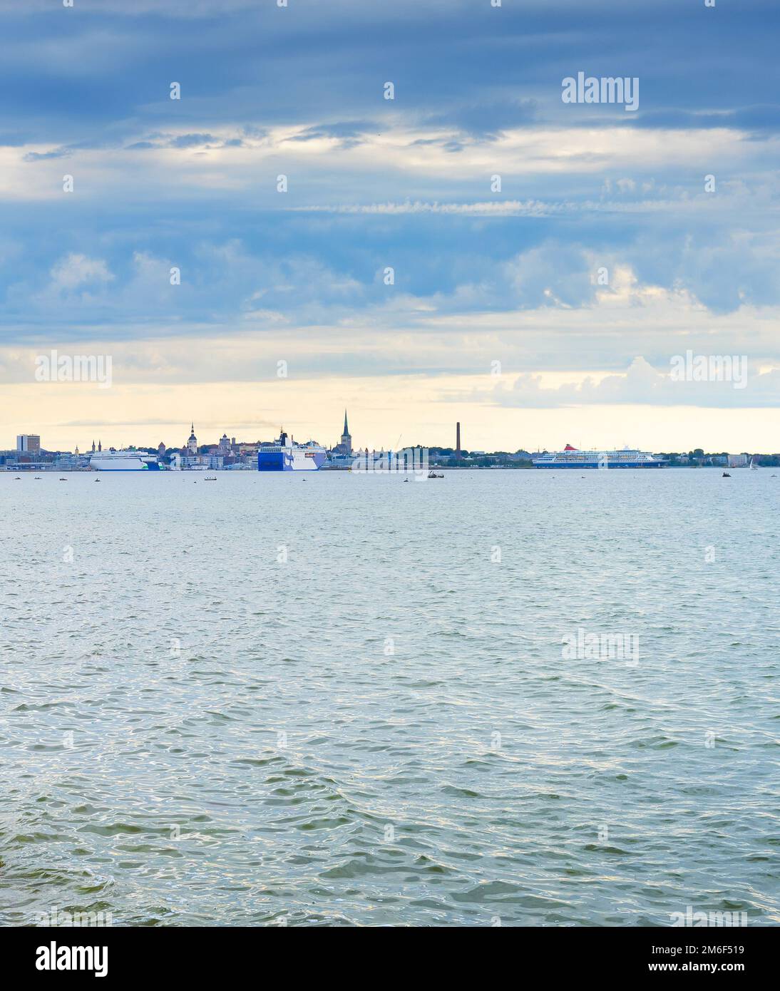 Horizon Tallinn port de mer Estonie Banque D'Images